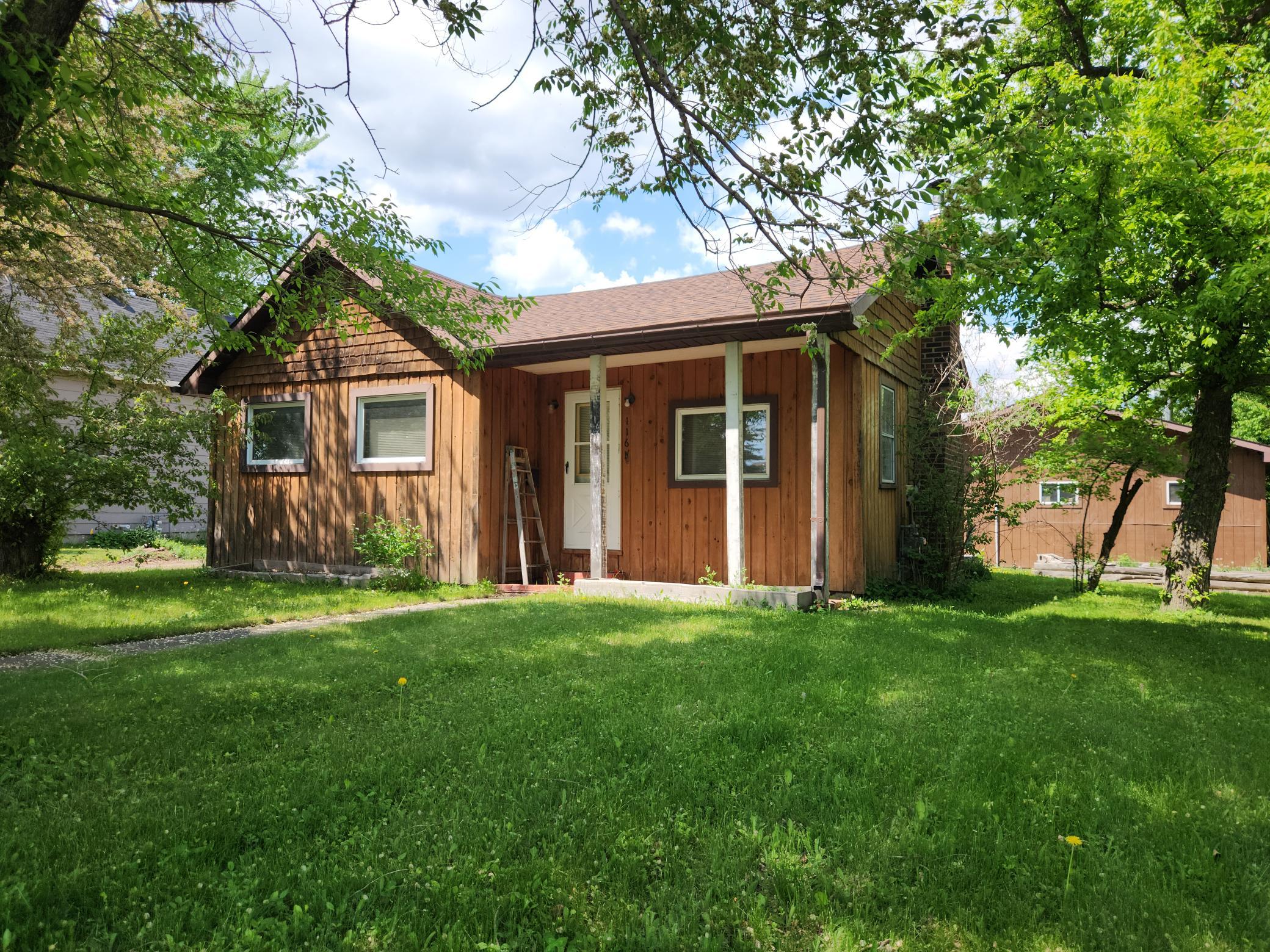 116 12th Street W Property Photo 4