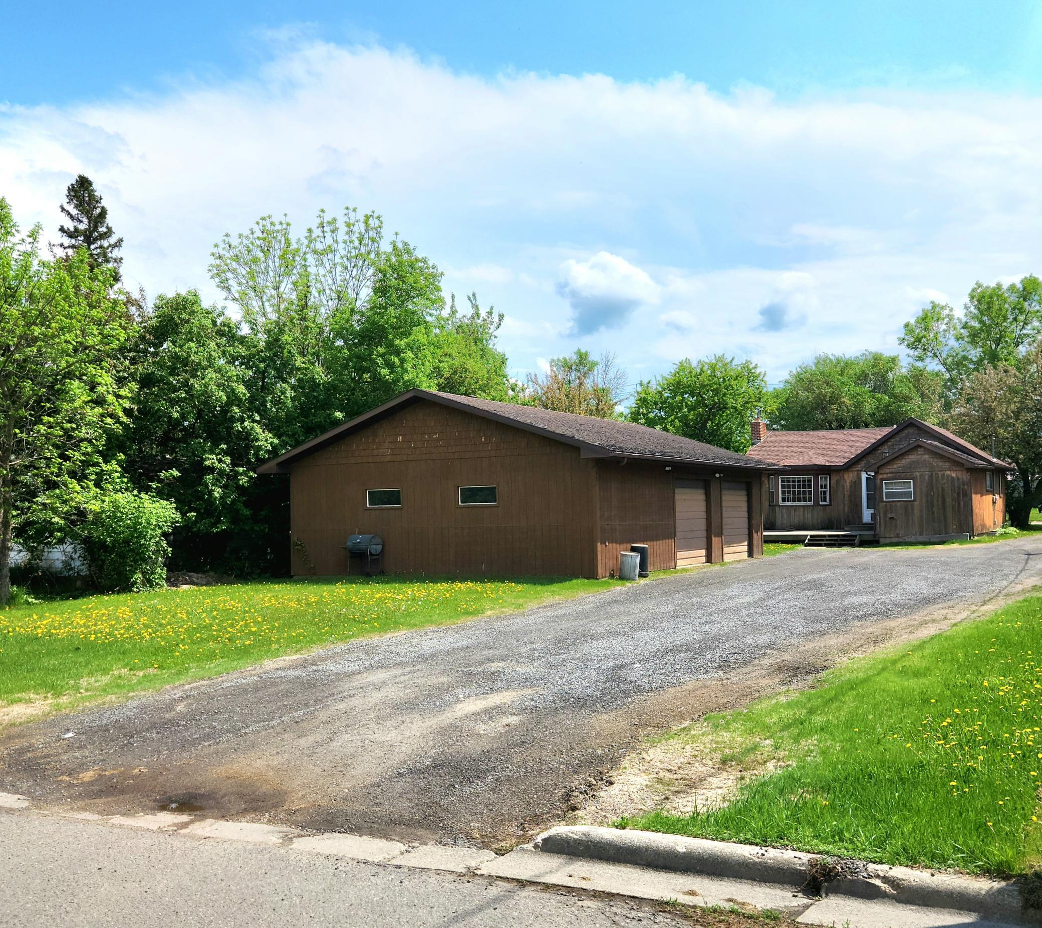 116 12th Street W Property Photo 5