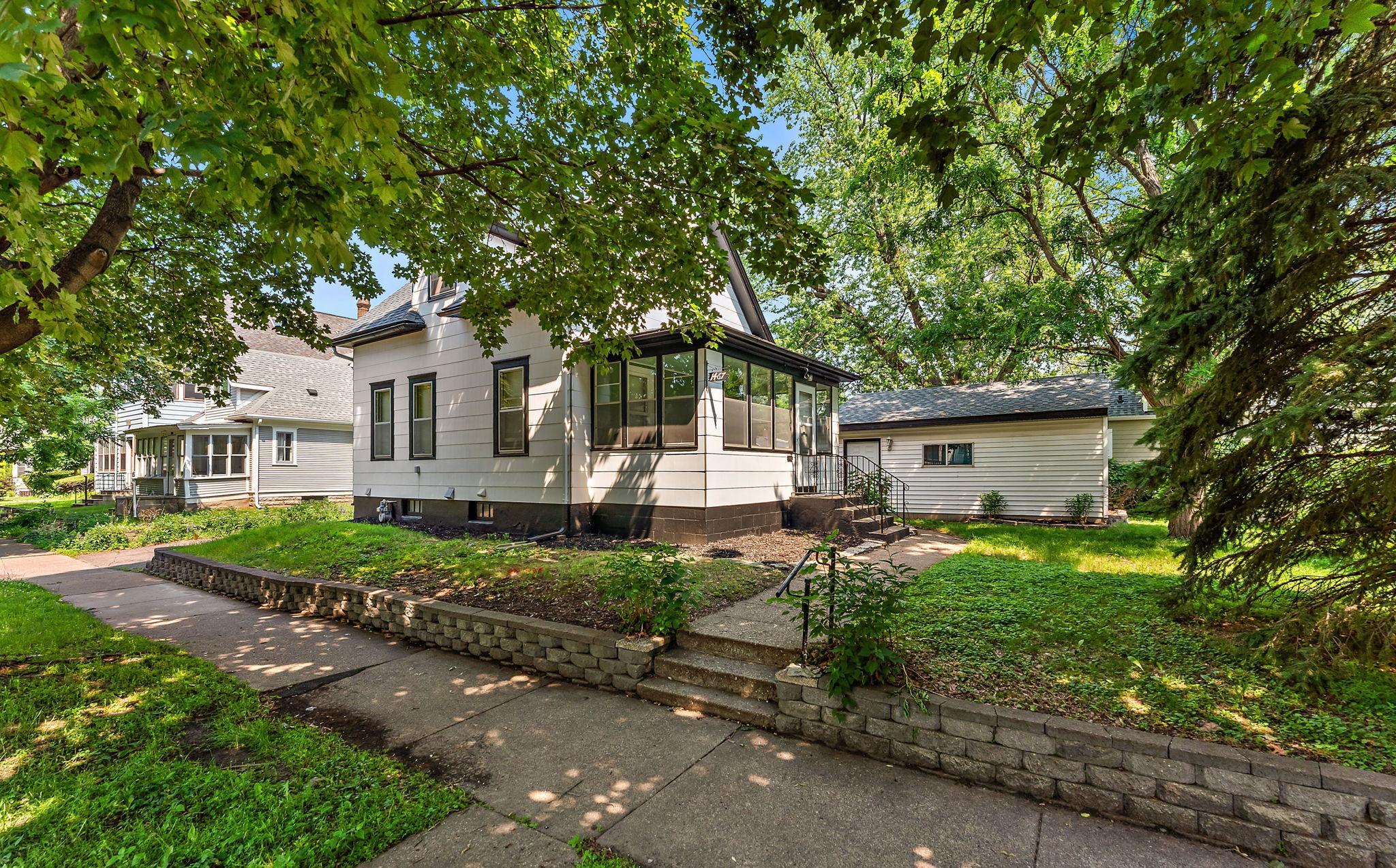 1467 Charles Avenue Property Photo 1