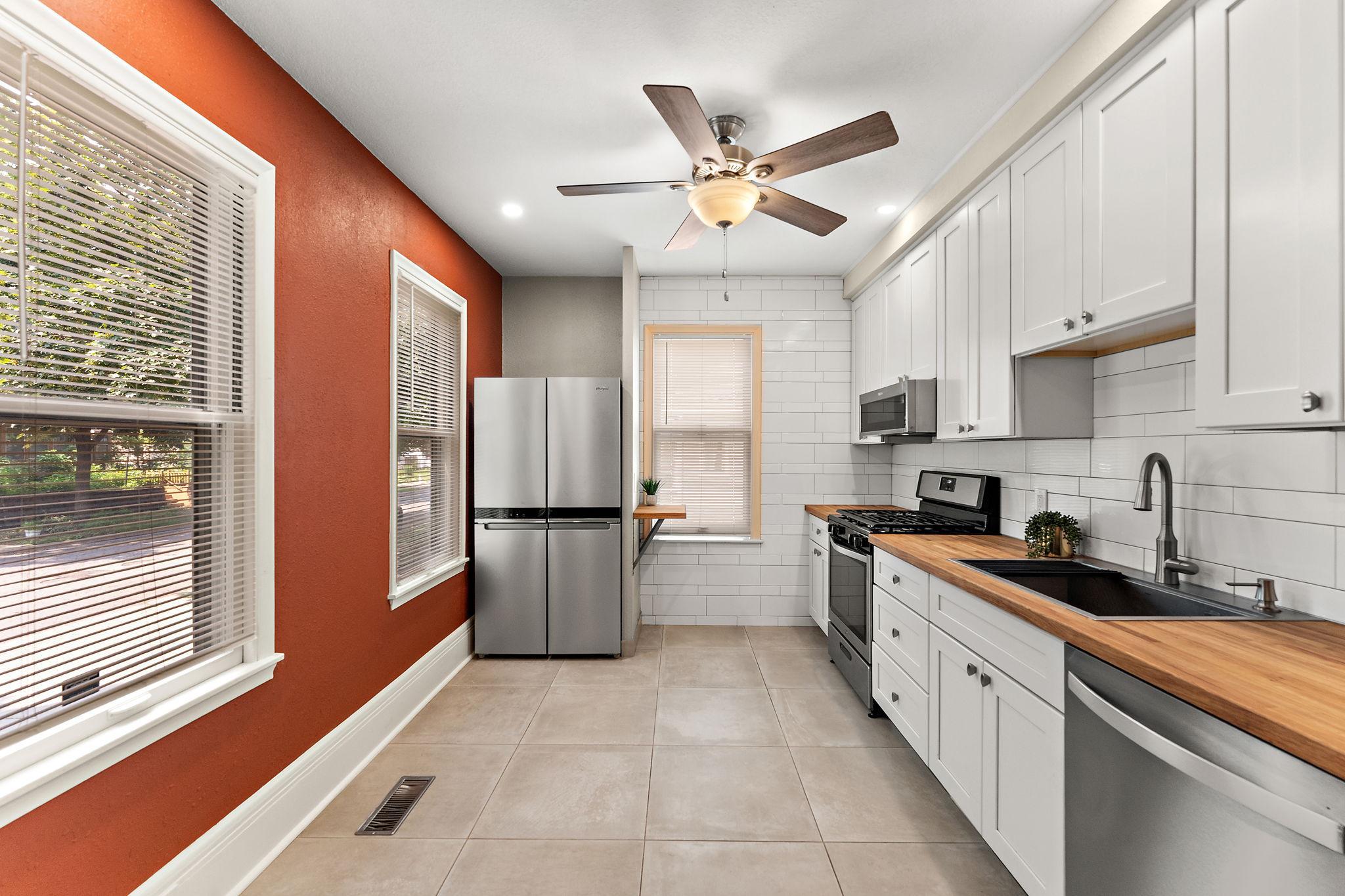 1467 Charles Avenue Property Photo 2