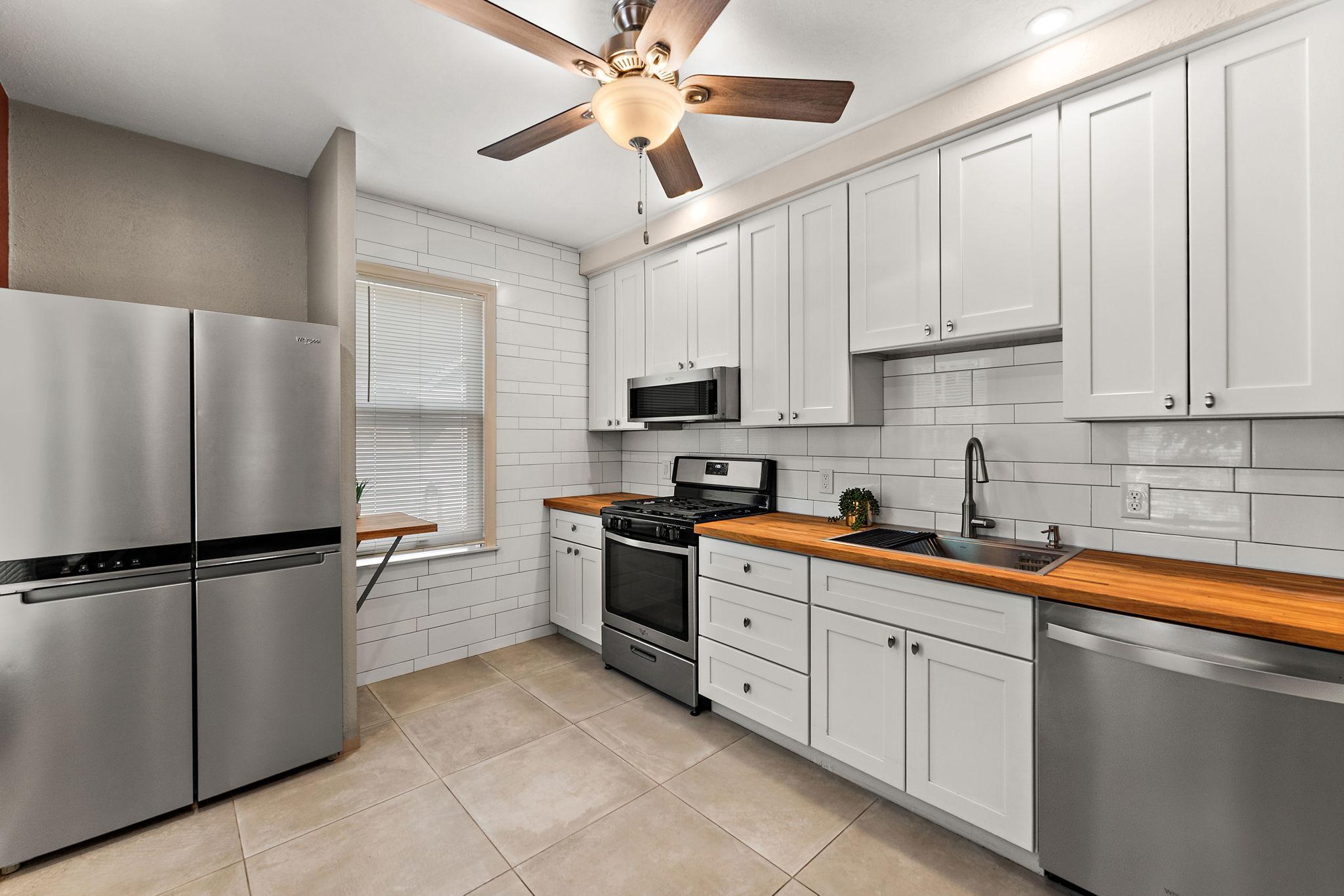 1467 Charles Avenue Property Photo 3