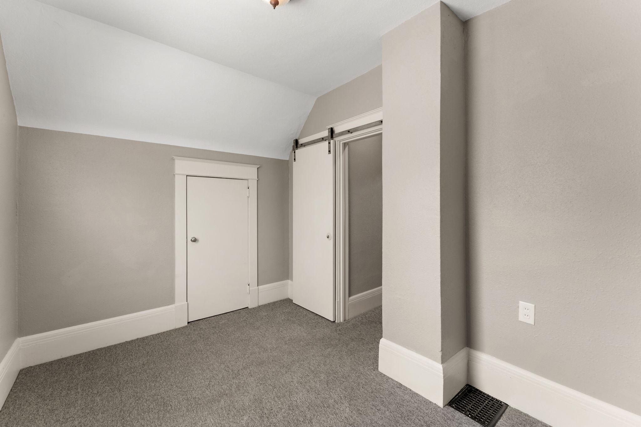 1467 Charles Avenue Property Photo 11