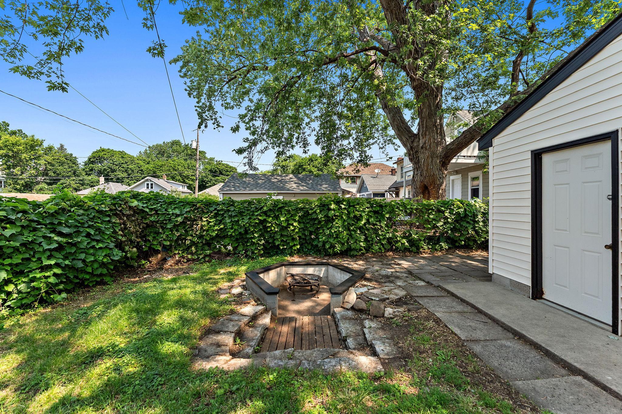 1467 Charles Avenue Property Photo 26