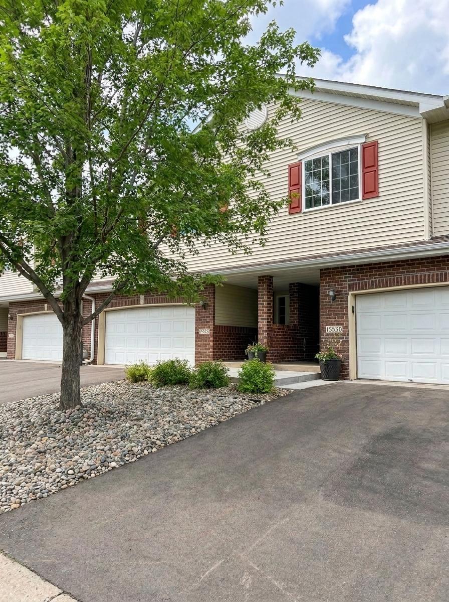15585 Cherry Path Property Photo 9