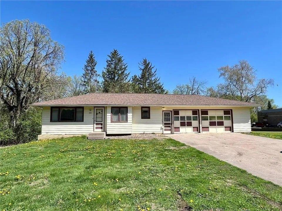 2820 N Service Drive Property Photo 1
