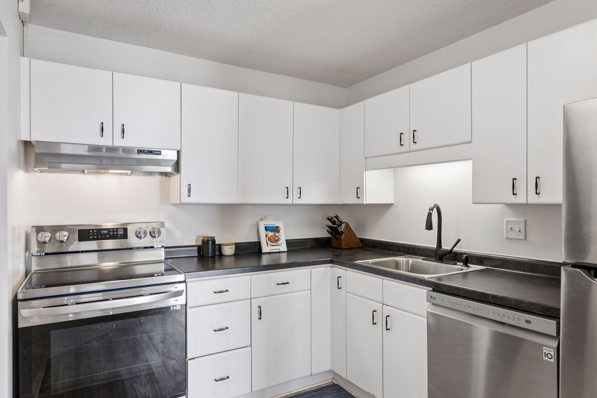 78 10th Street E 2408 Property Photo 10
