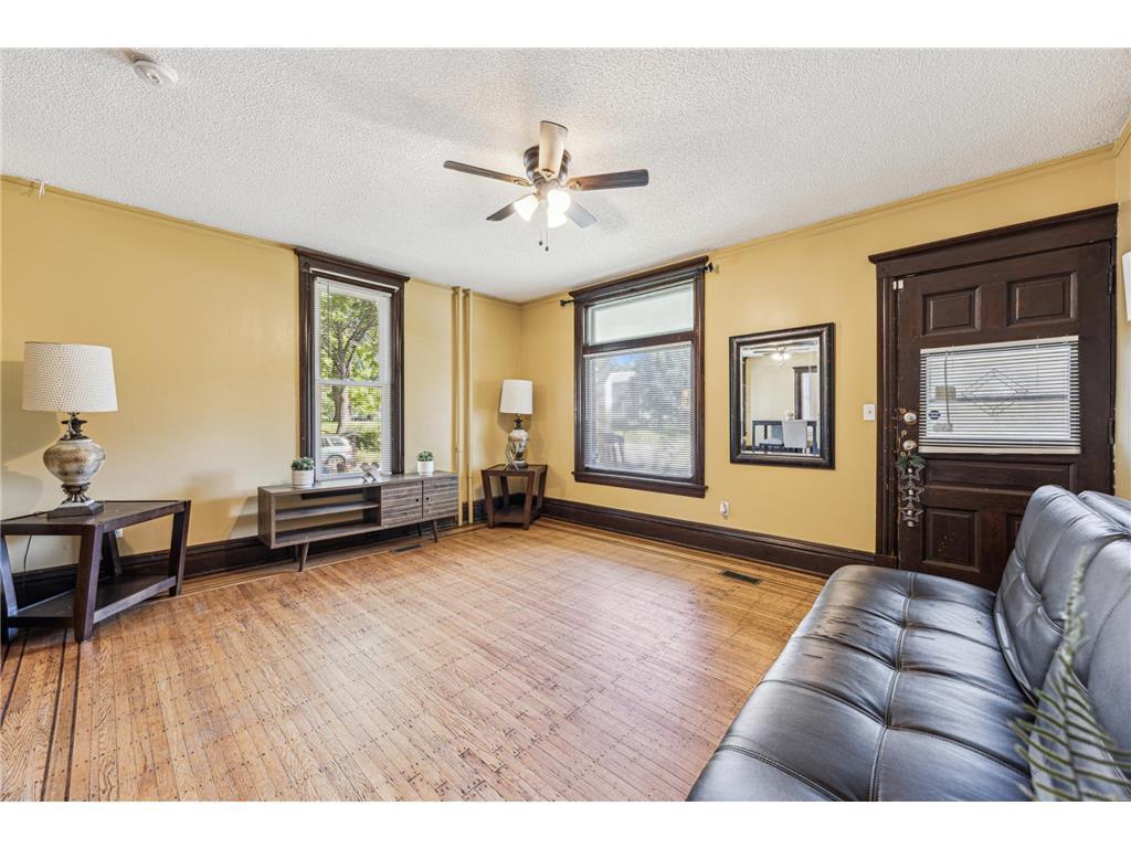 2827 Lyndale Avenue N Property Photo 6