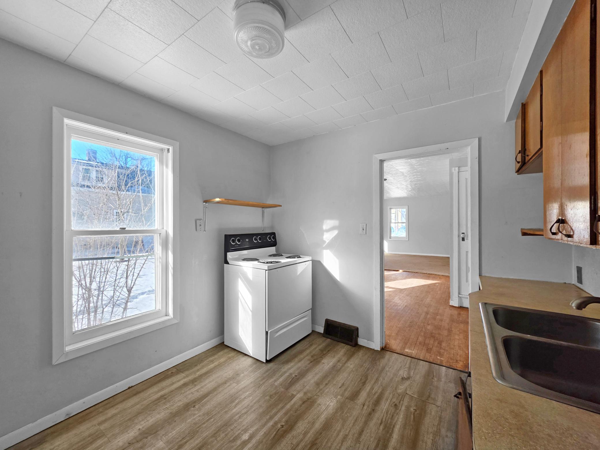 126 Tousley Avenue N Property Photo 8