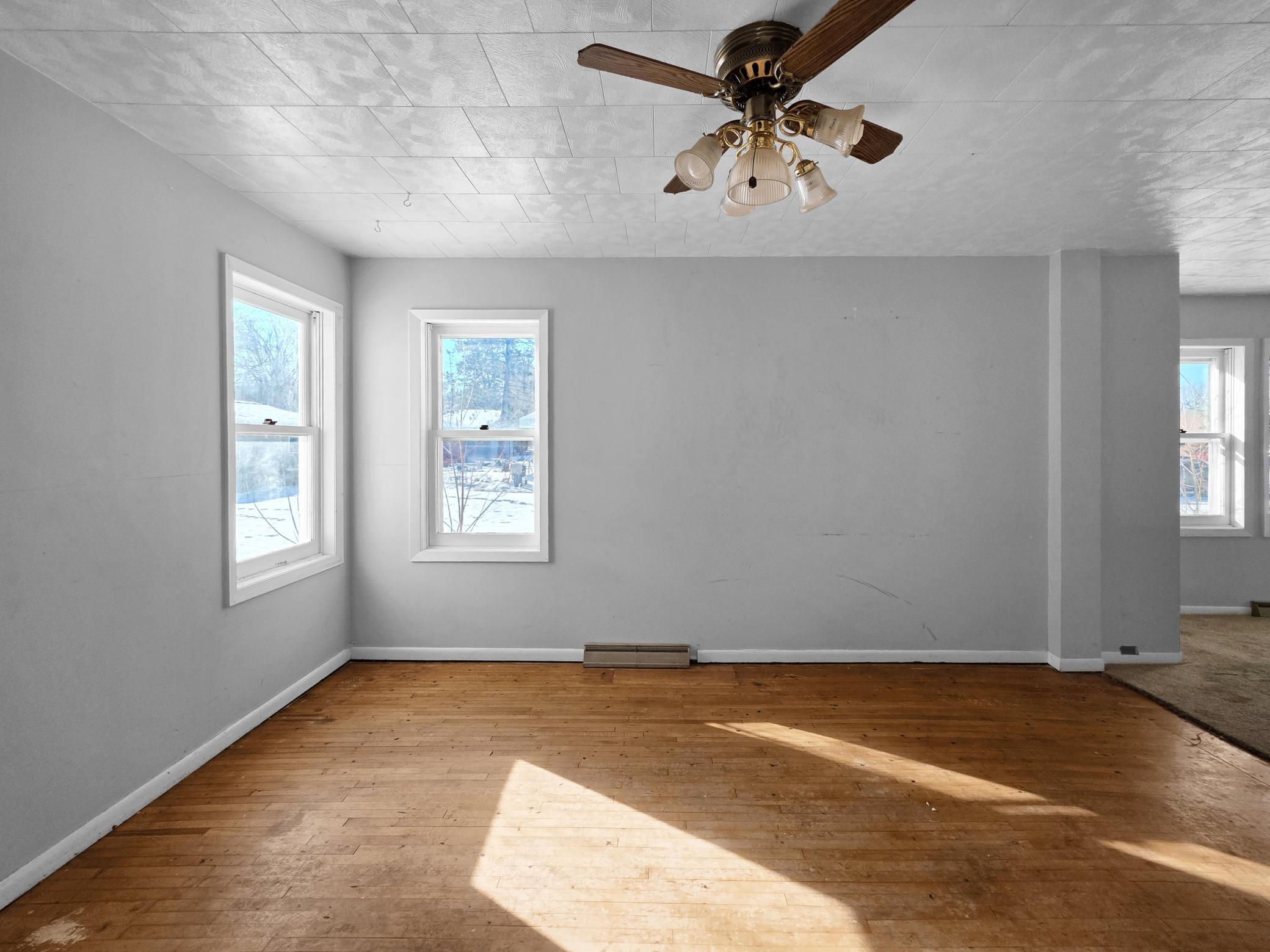 126 Tousley Avenue N Property Photo 9
