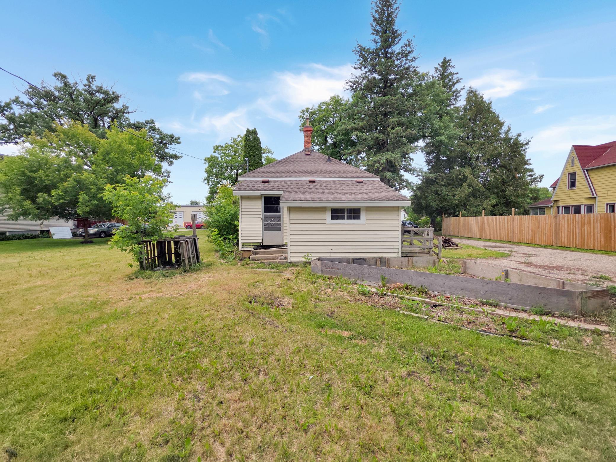 126 Tousley Avenue N Property Photo 25