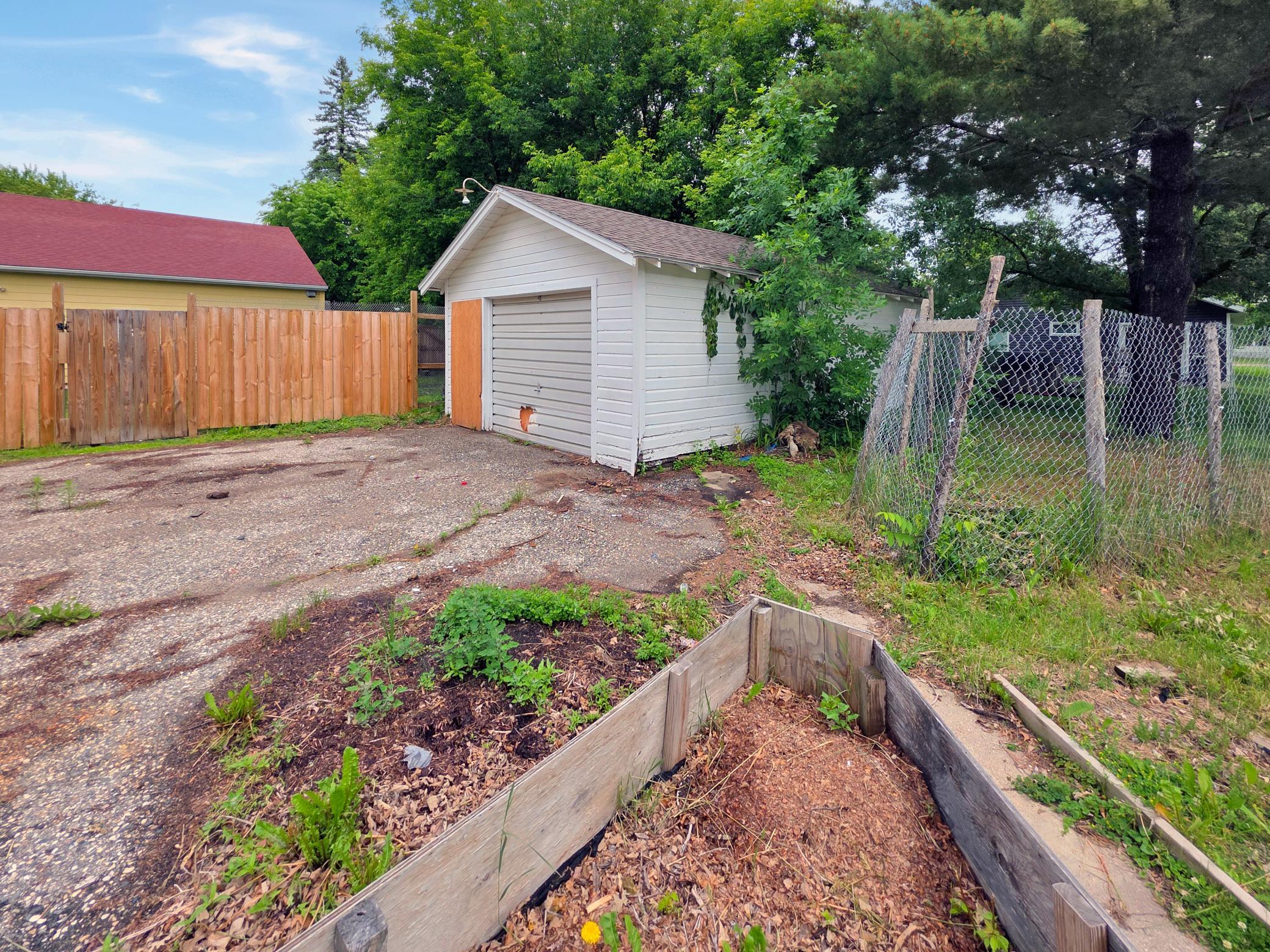 126 Tousley Avenue N Property Photo 26