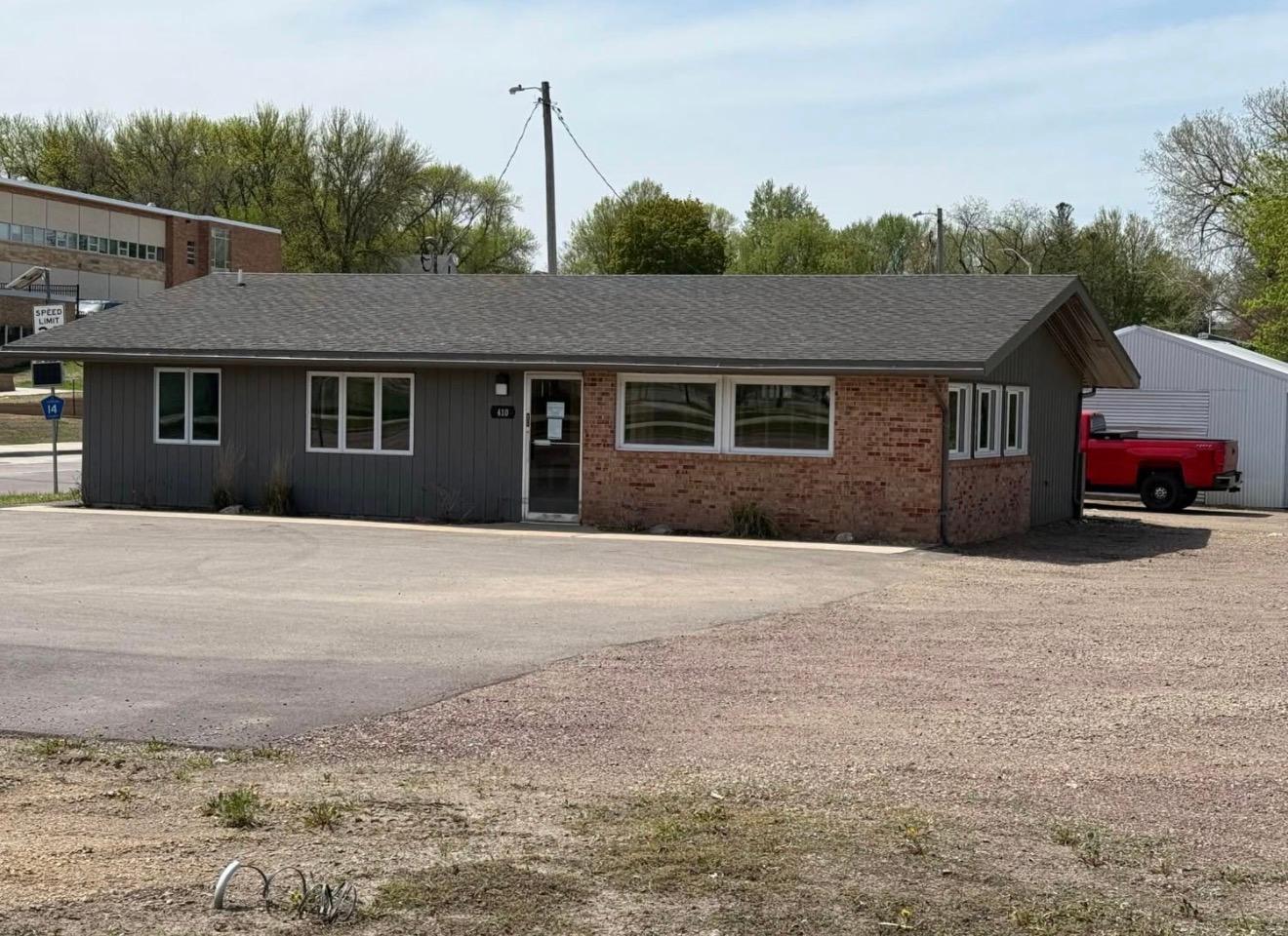 410 Springfield Parkway Property Photo 1
