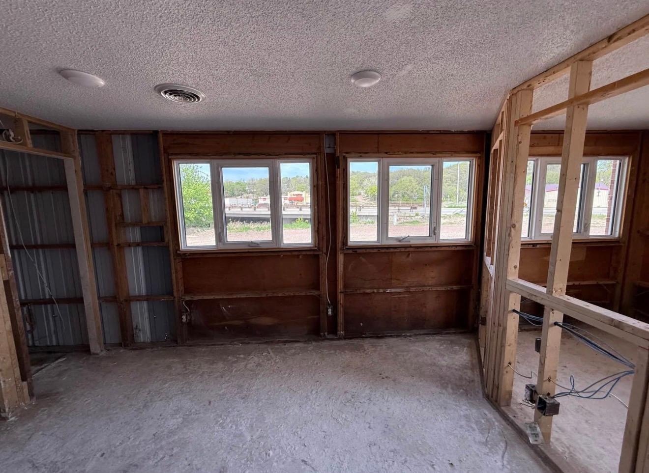 410 Springfield Parkway Property Photo 6