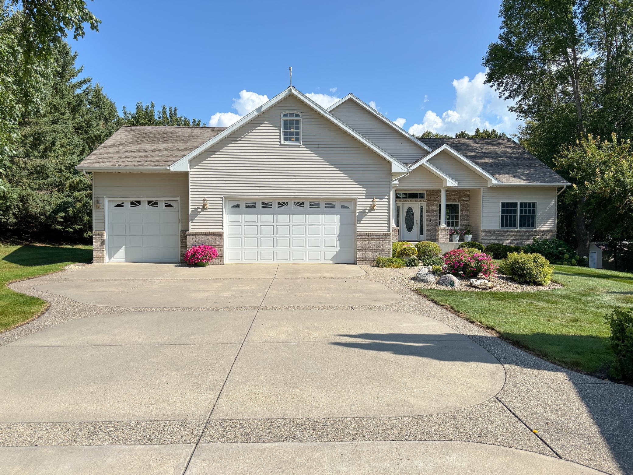 521 E Summit Street Property Photo 66