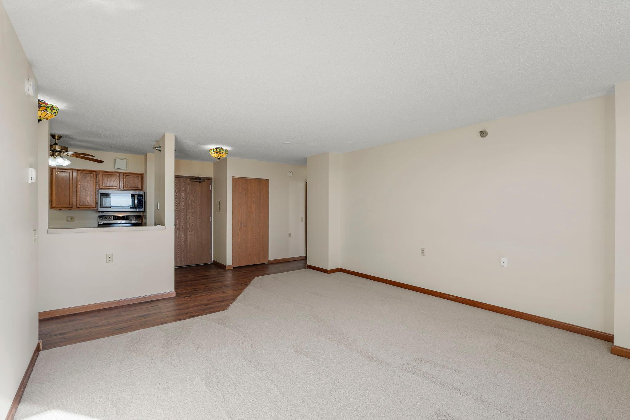 7600 Golden Valley Road 1004 Property Photo 5