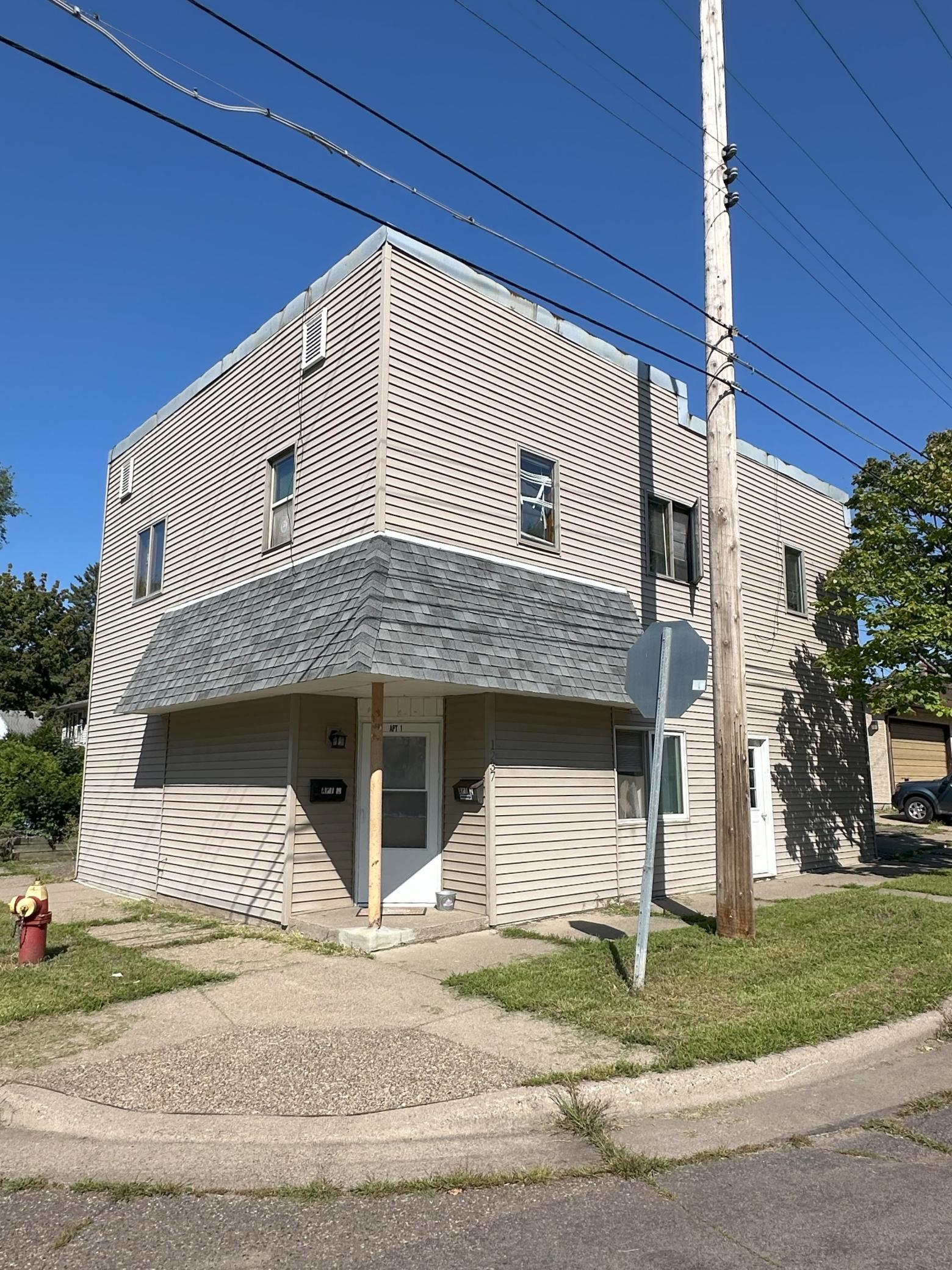 1237 5th Street E Property Photo 1