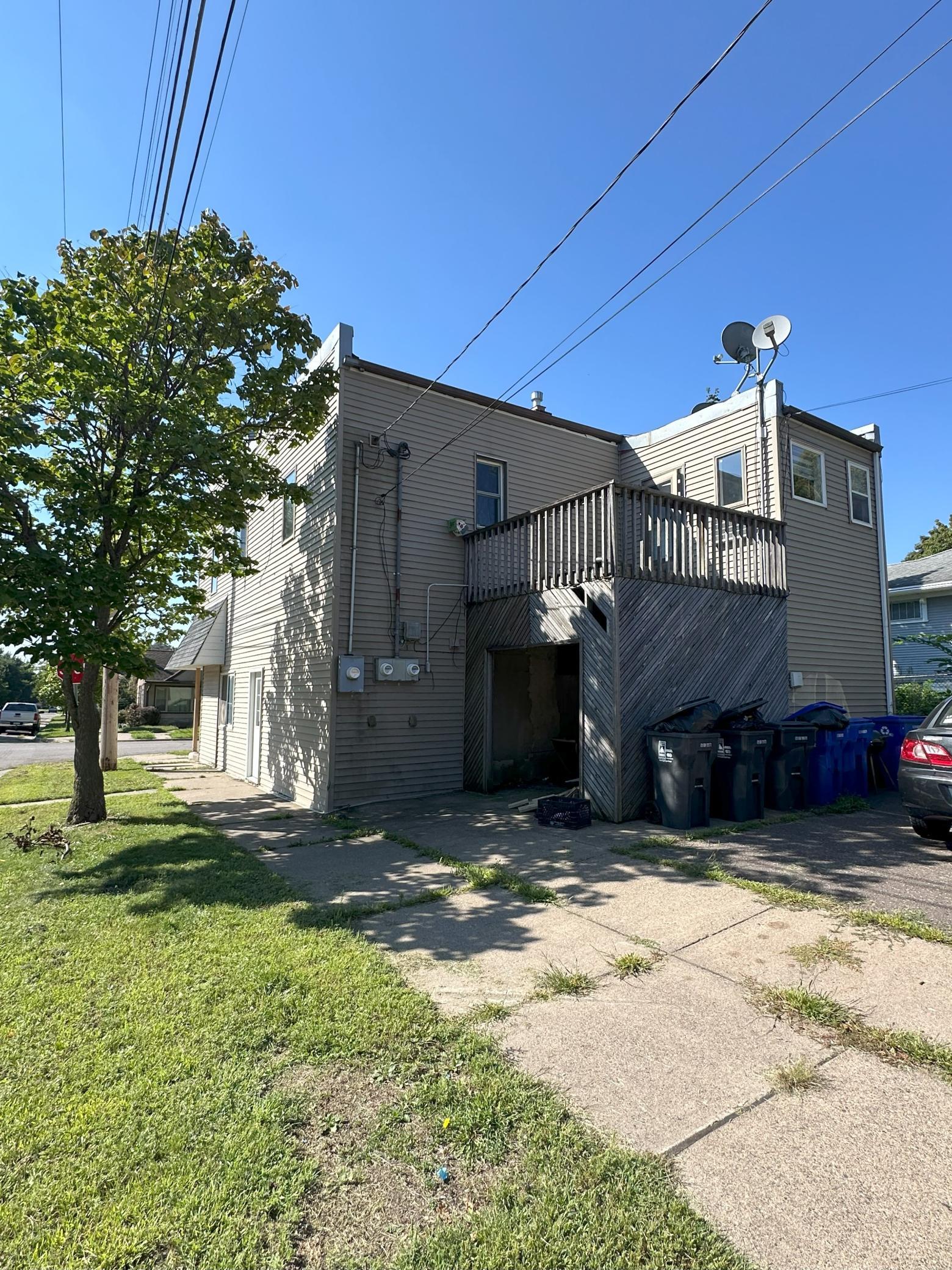 1237 5th Street E Property Photo 3