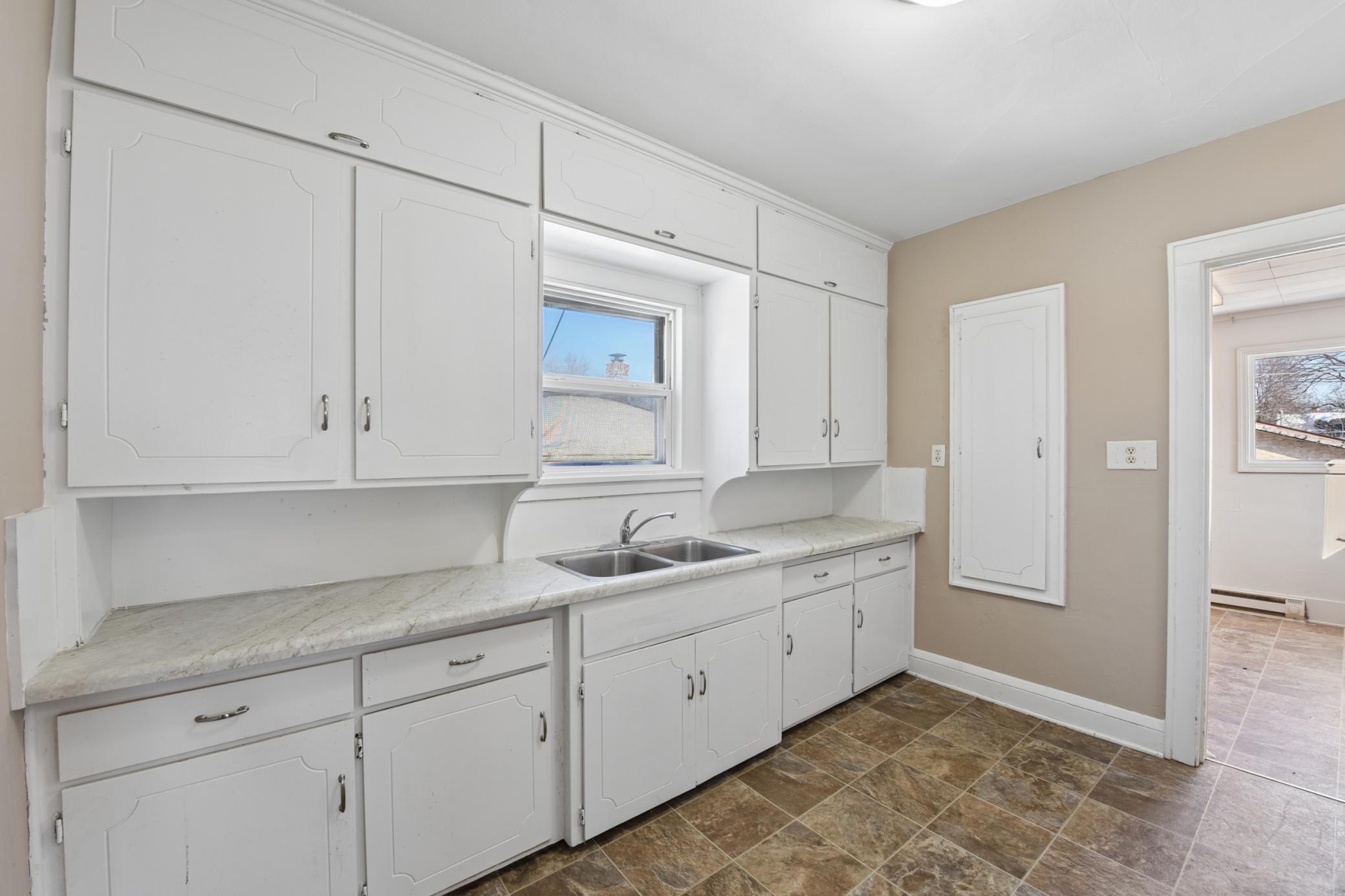1237 5th Street E Property Photo 10