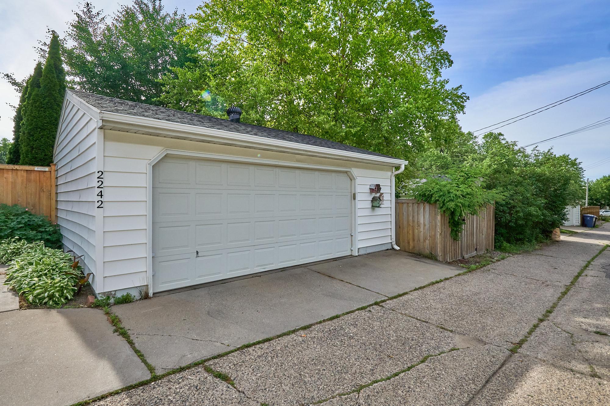 2242 Wilson Street Ne Property Photo 6