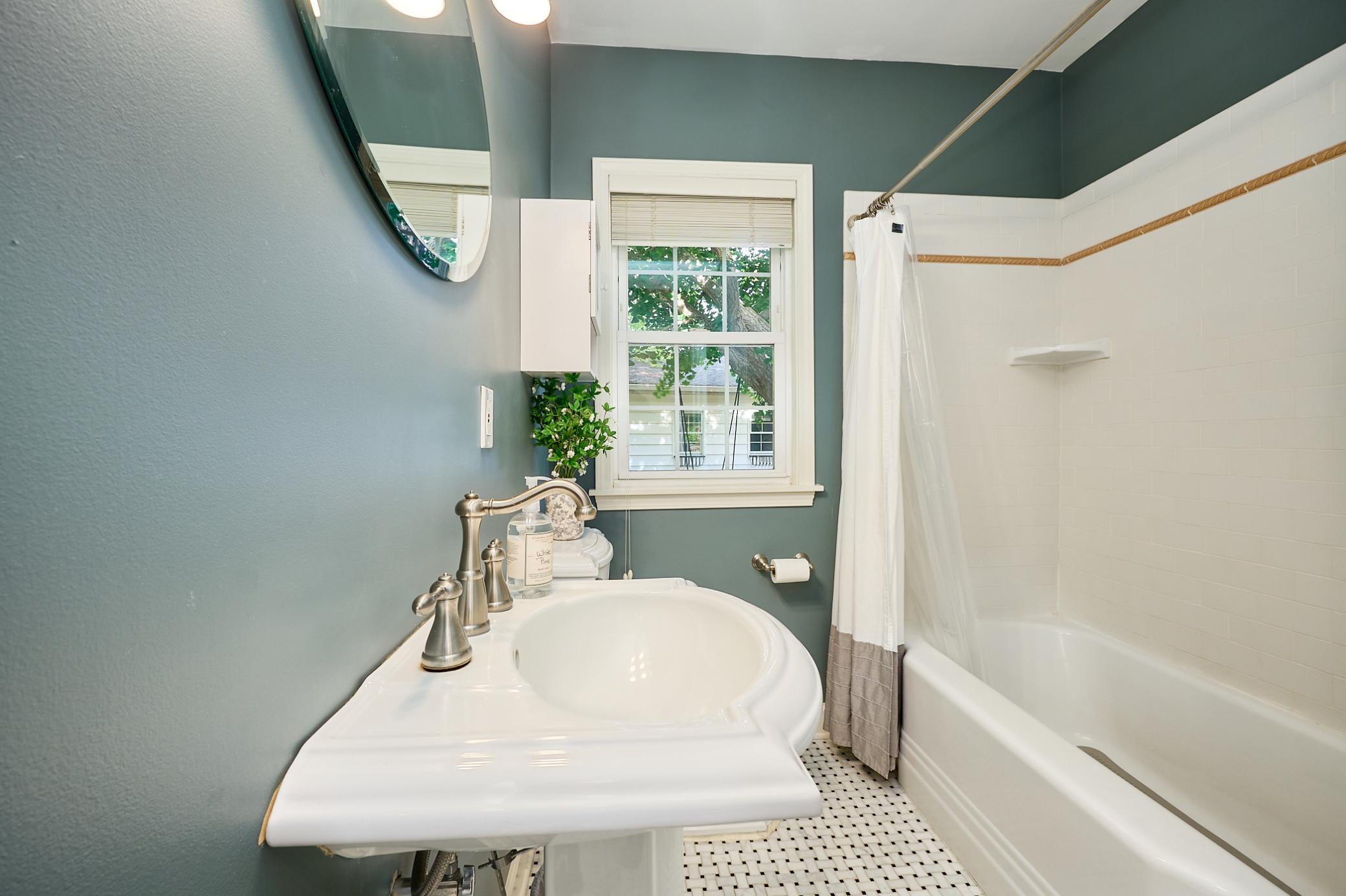 2242 Wilson Street Ne Property Photo 23