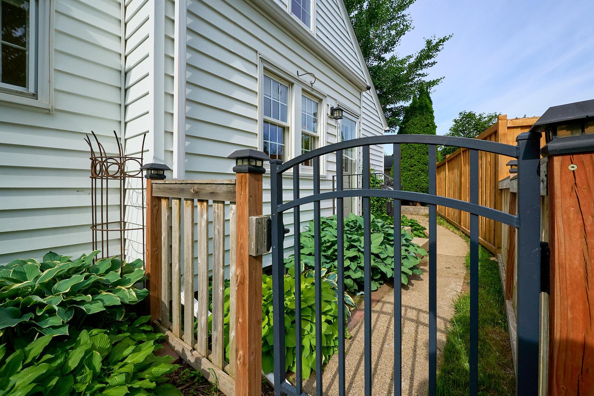 2242 Wilson Street Ne Property Photo 44