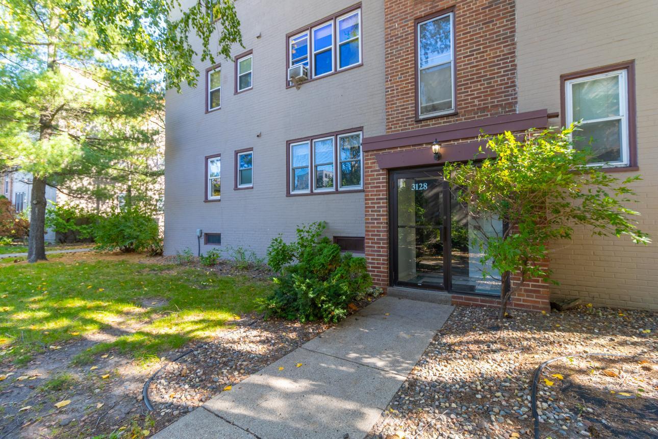 3128 W Bde Maka Ska Boulevard 415 Property Photo 1