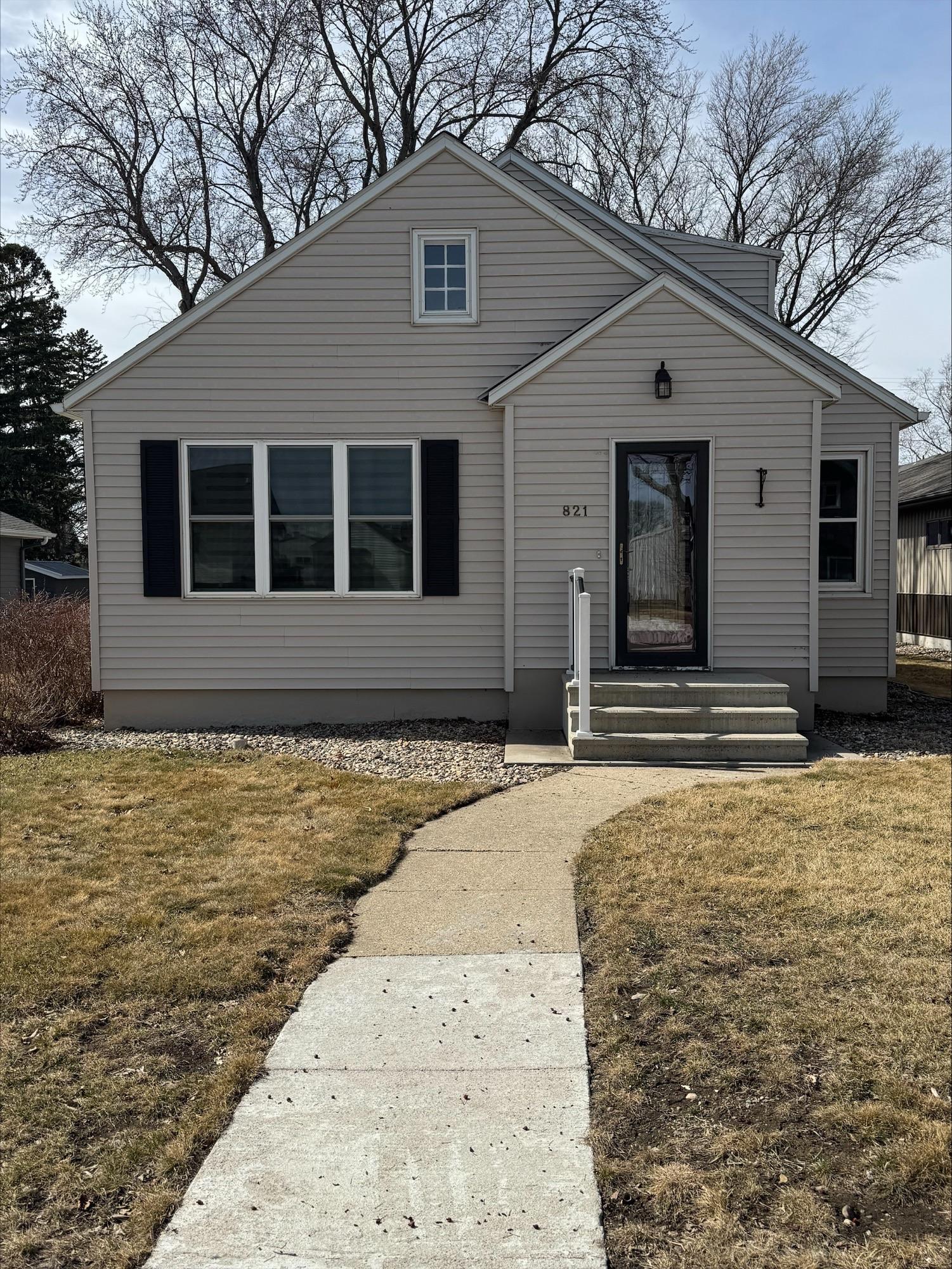 821 1st Avenue W Property Photo 1
