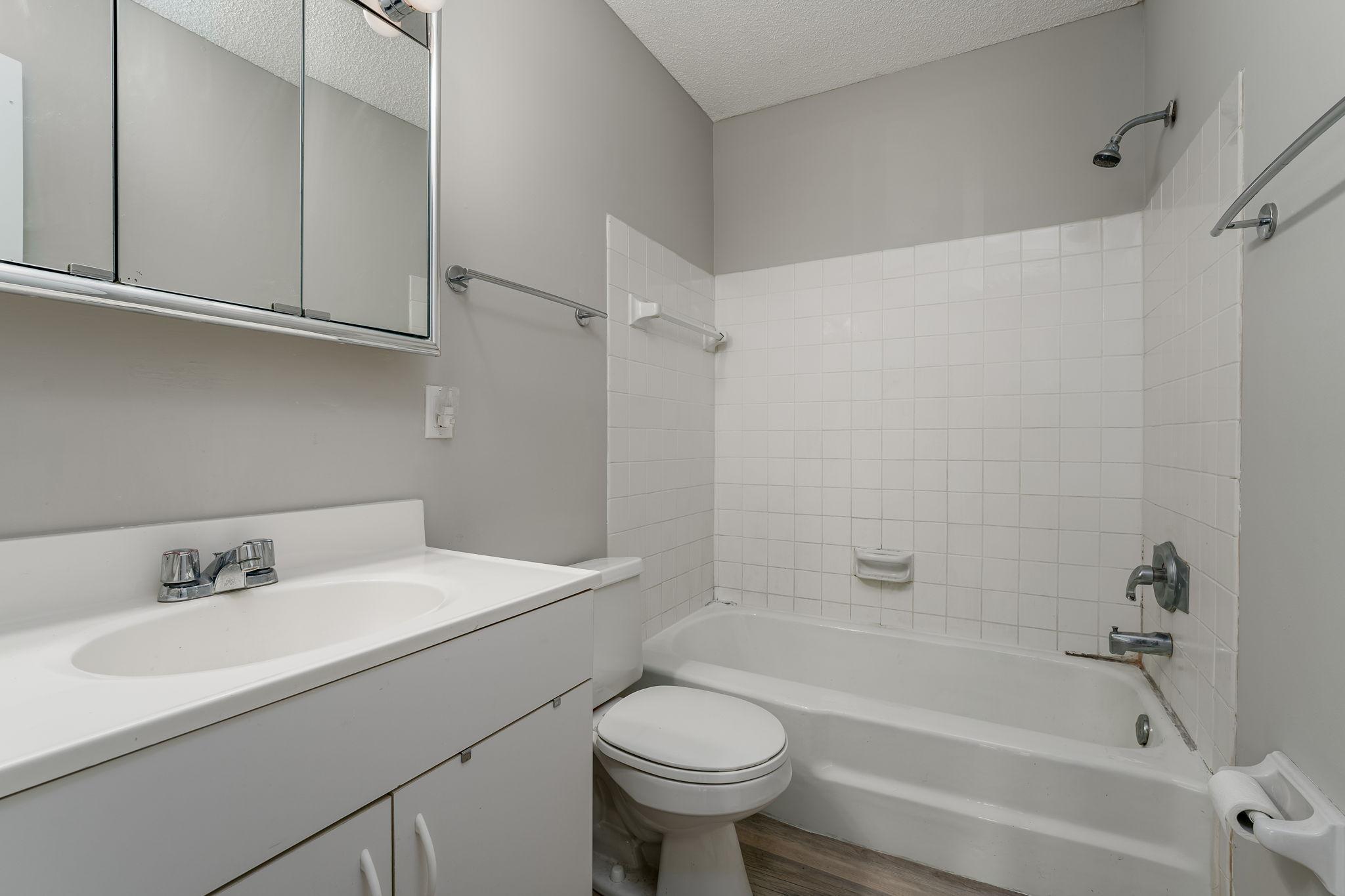 2007 E 122nd Street B15 Property Photo 14