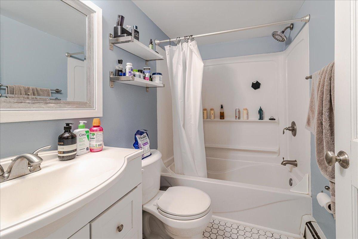 4524 Cedar Lake Road S 3 Property Photo 11