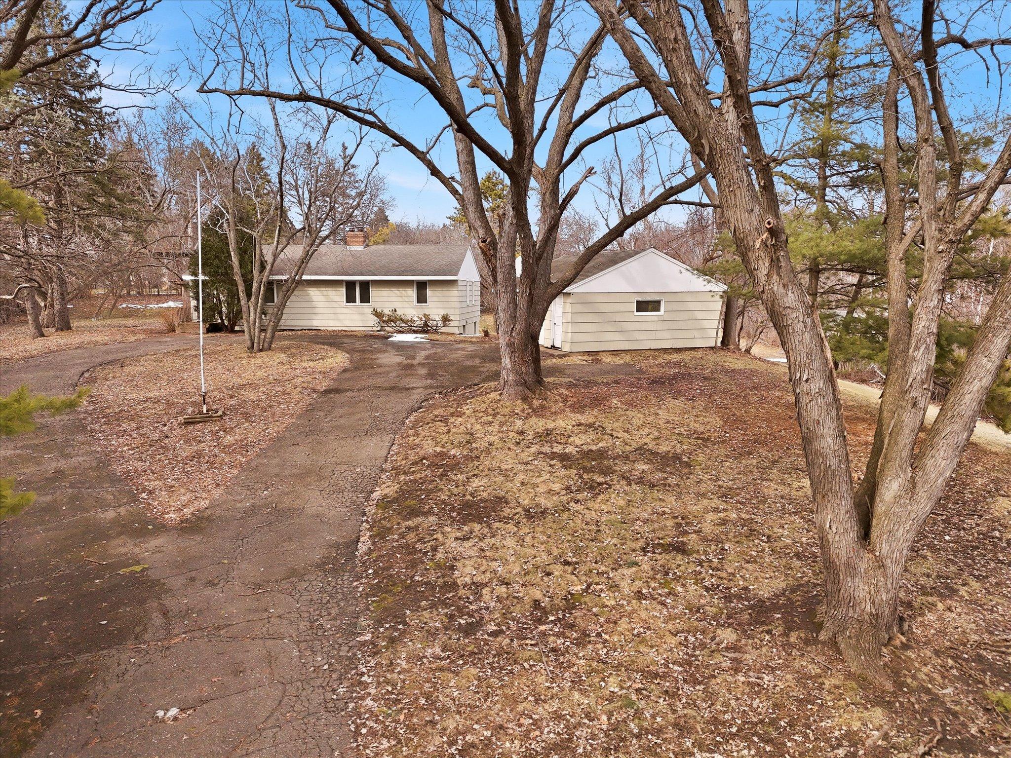 6300 Valley View Road Property Photo 4