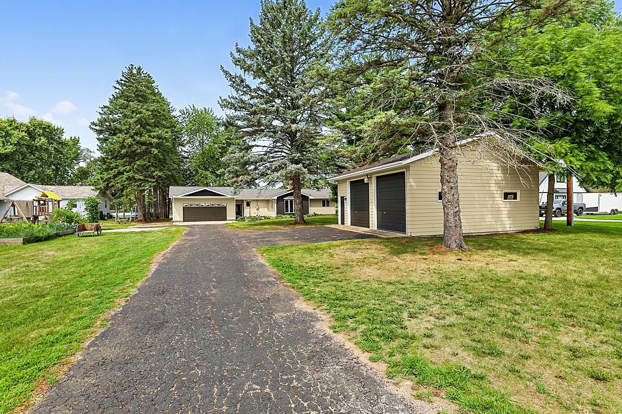 5565 Ne River Road Property Photo 3