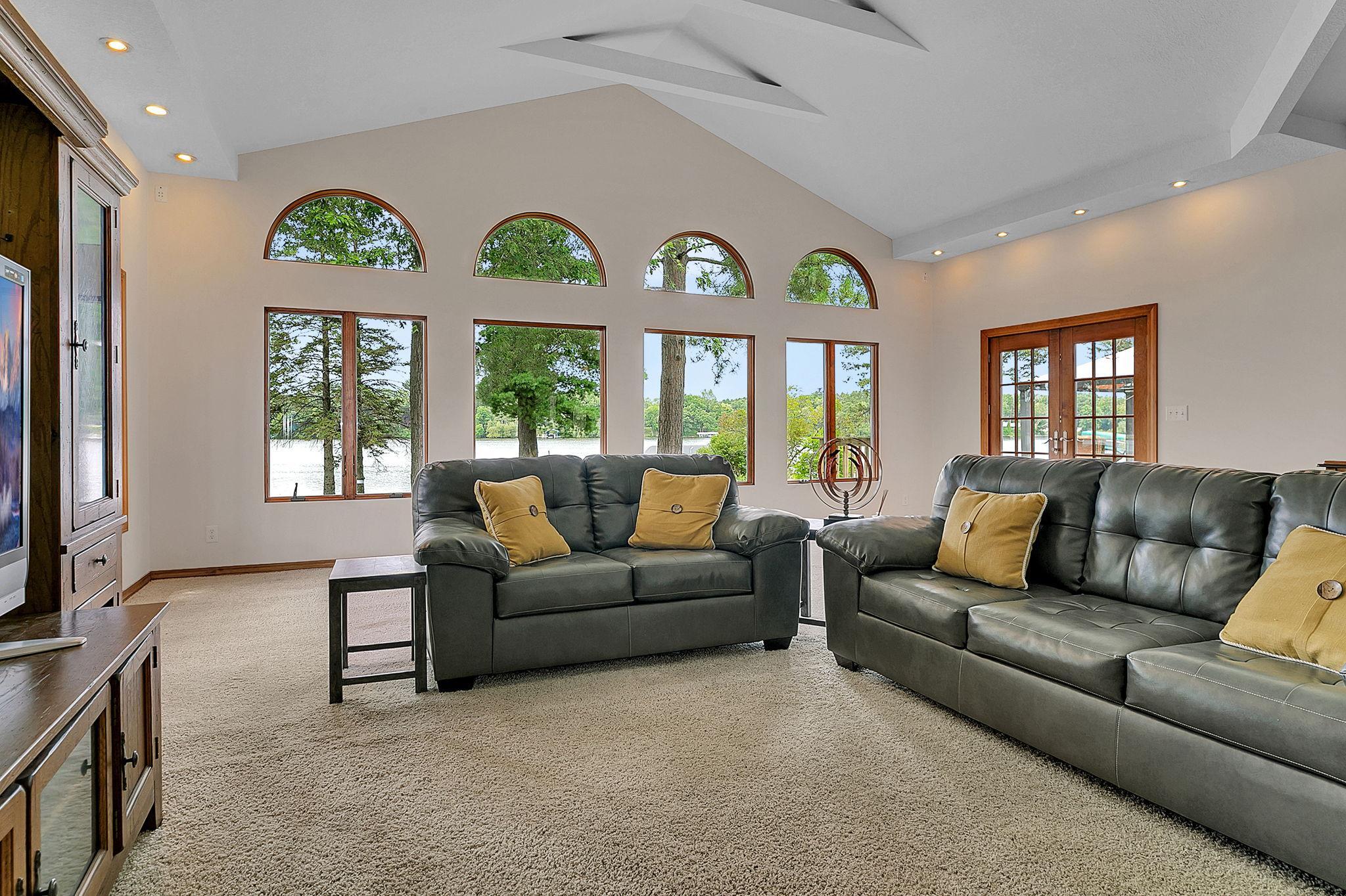 5565 Ne River Road Property Photo 8
