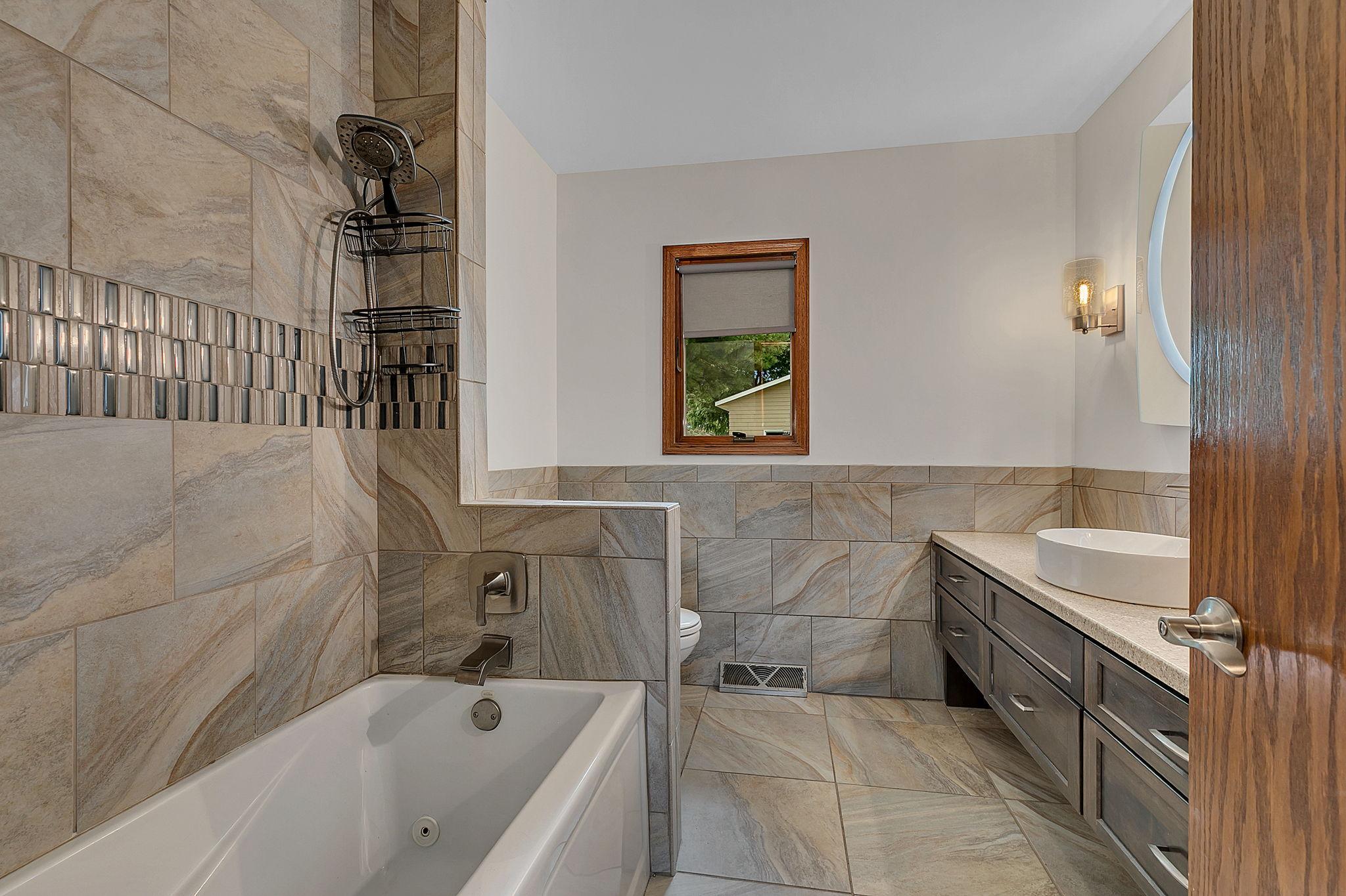 5565 Ne River Road Property Photo 24