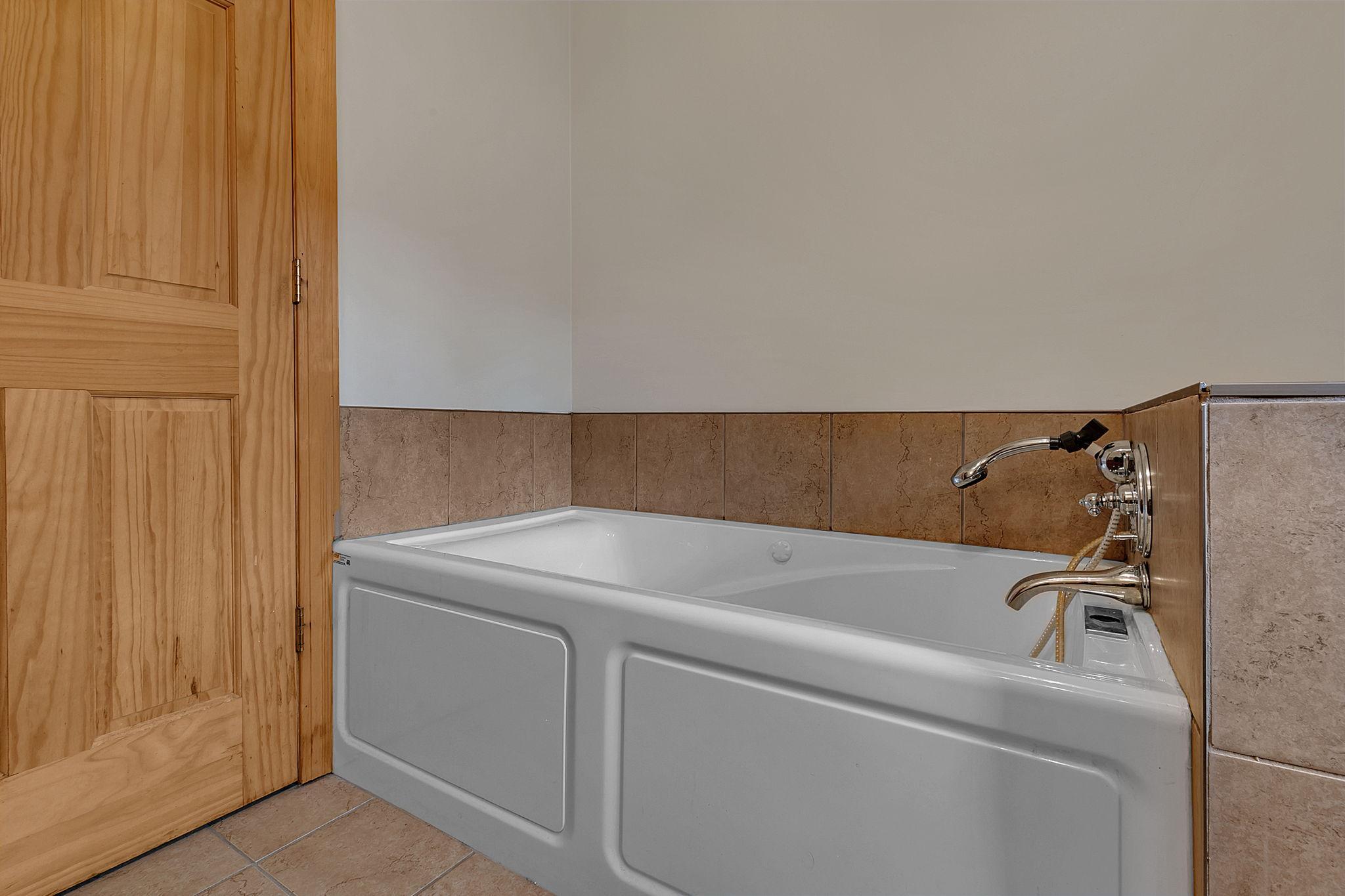 5565 Ne River Road Property Photo 27