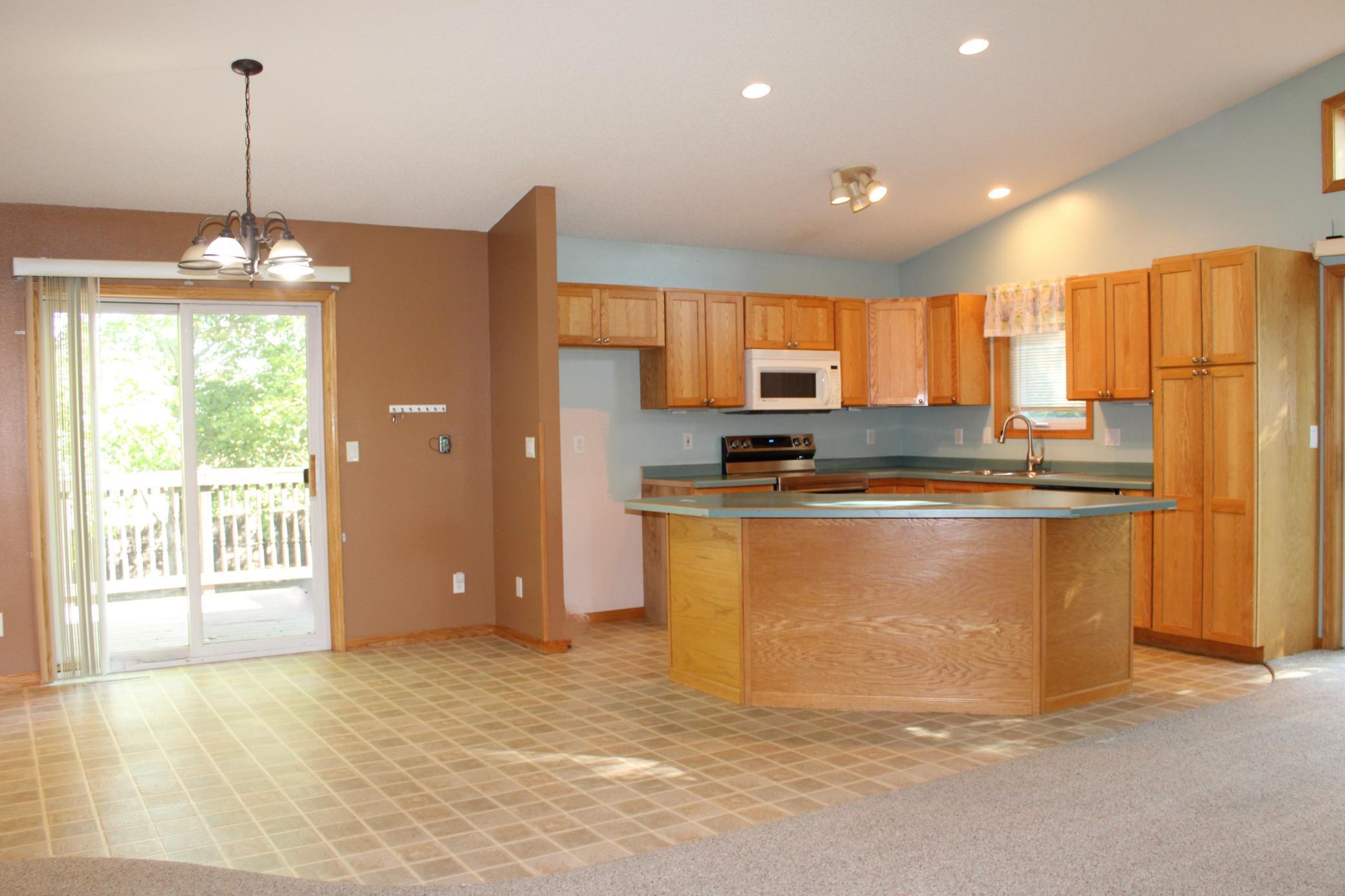 322 Oriole Avenue N Property Photo 4