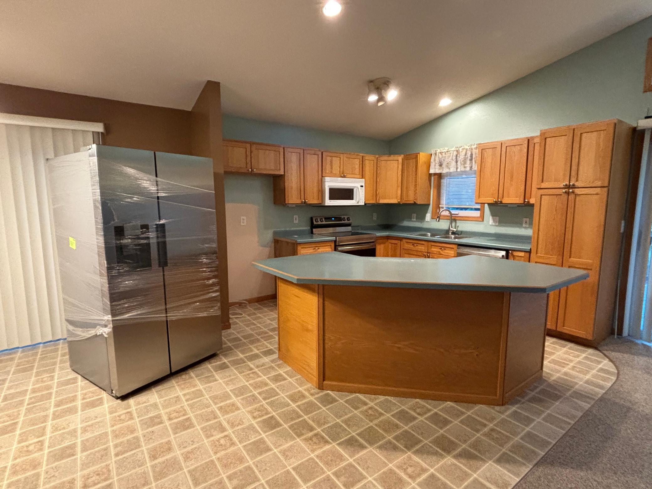 322 Oriole Avenue N Property Photo 6