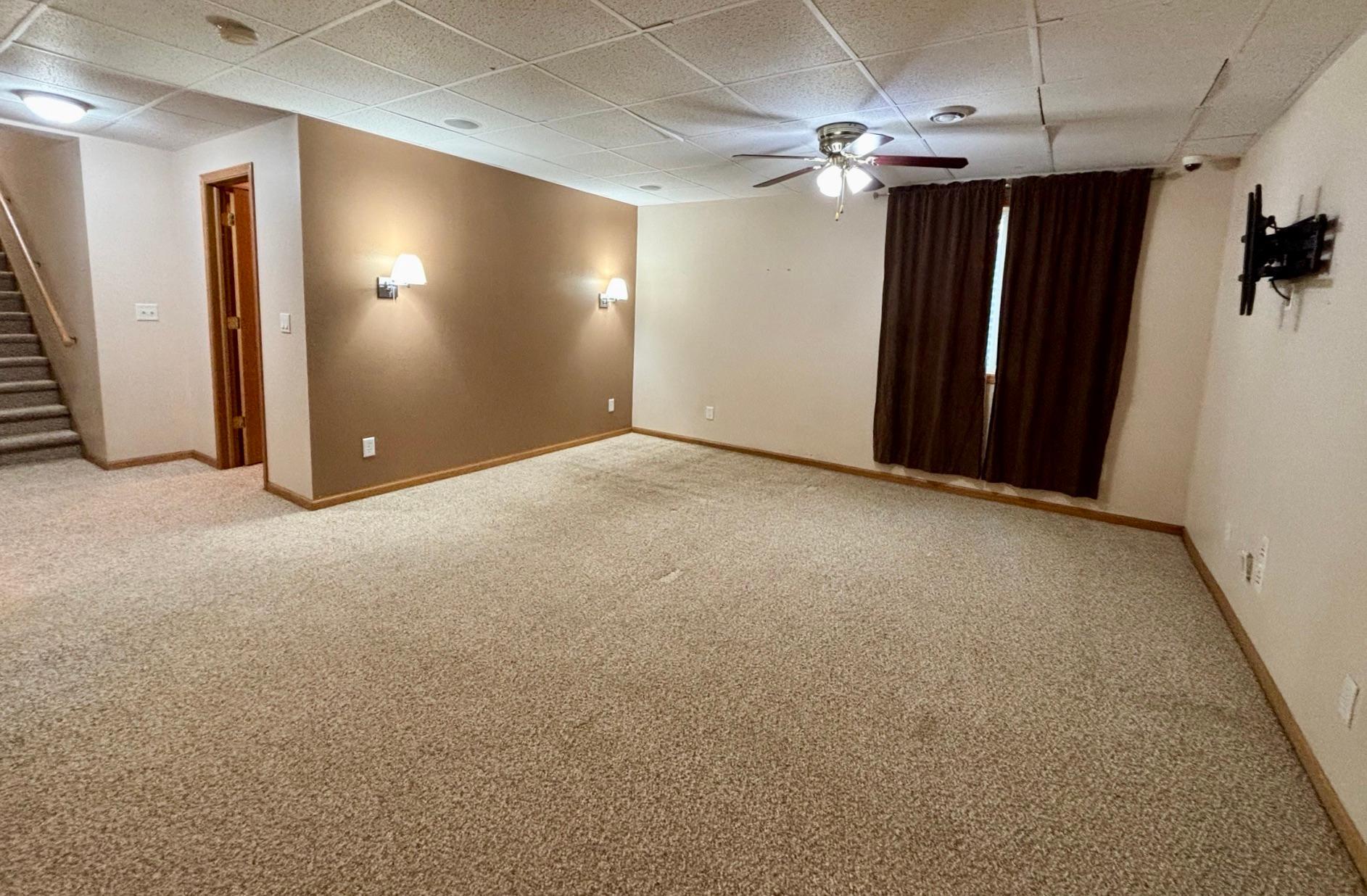 322 Oriole Avenue N Property Photo 19