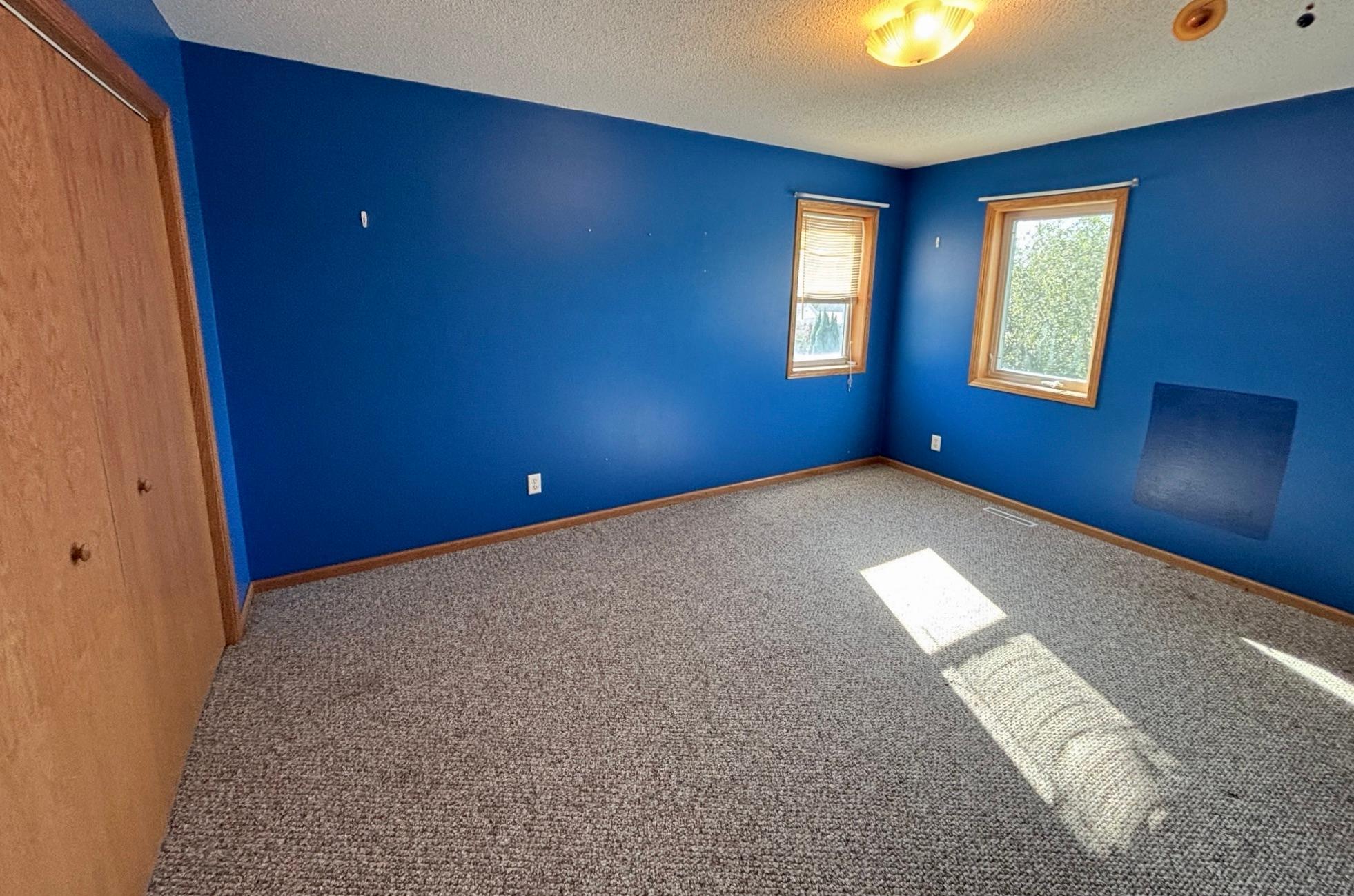 322 Oriole Avenue N Property Photo 29