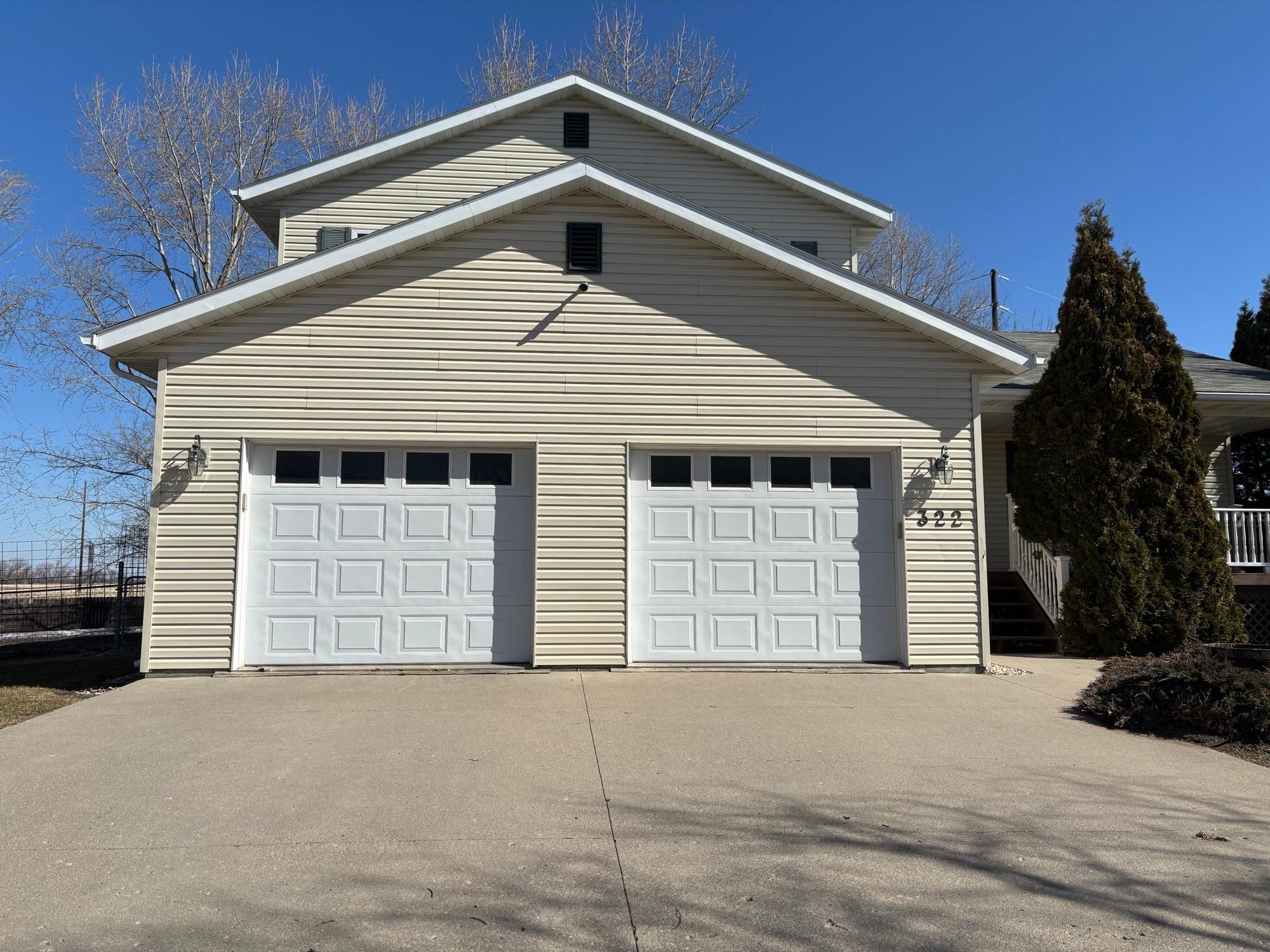 322 Oriole Avenue N Property Photo 43