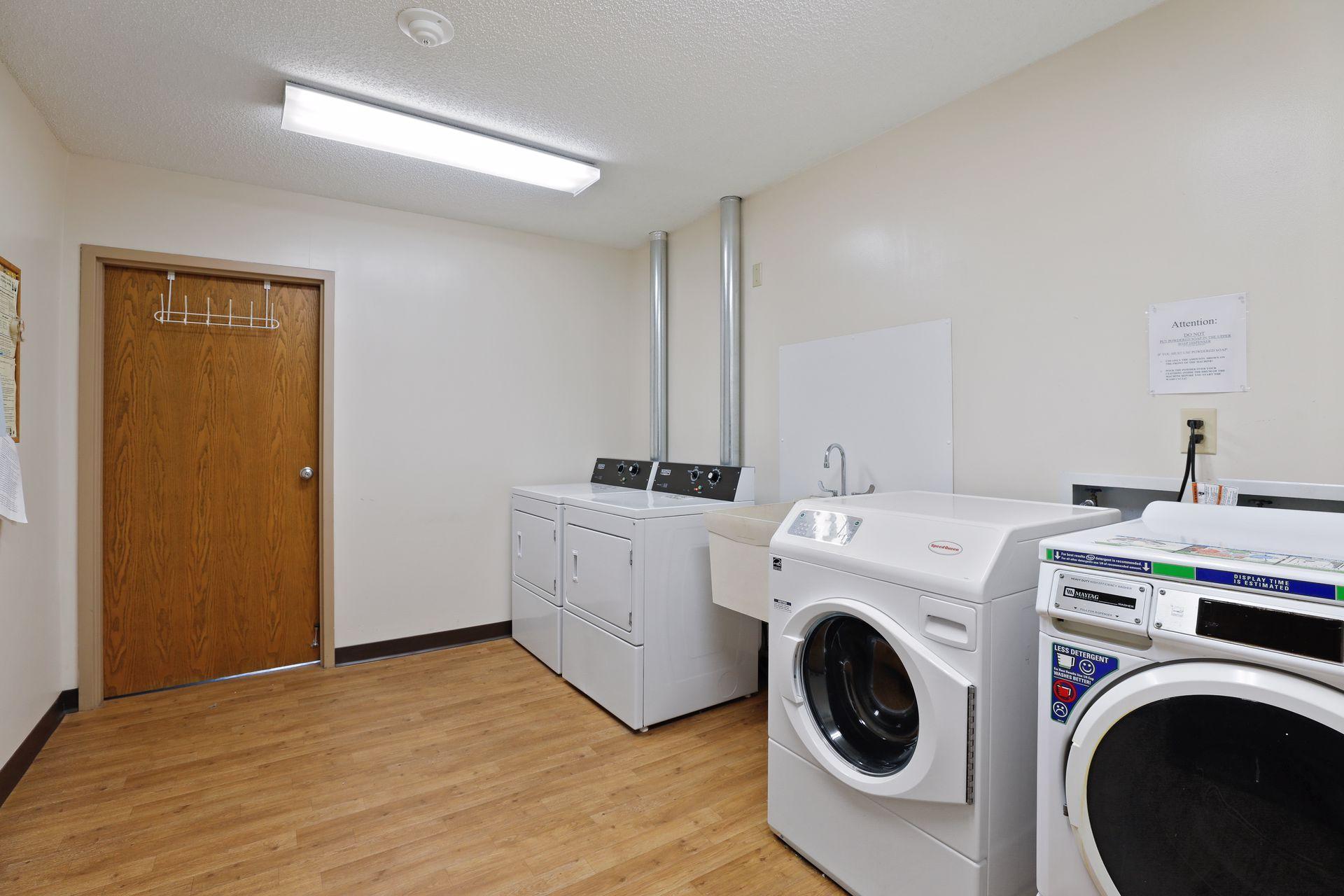 2425 E Franklin Avenue 209 Property Photo 18