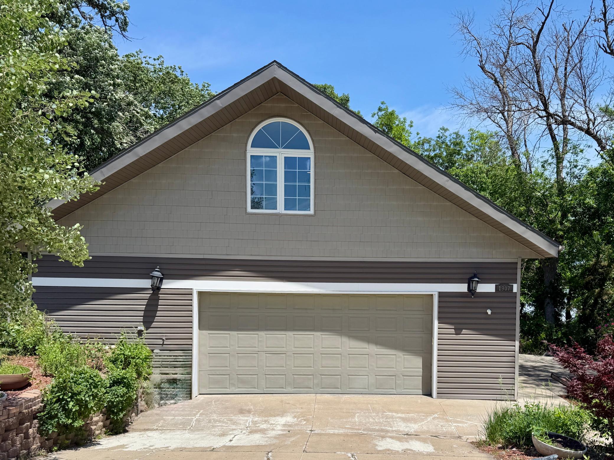 1907 S Shore Drive Property Photo 1