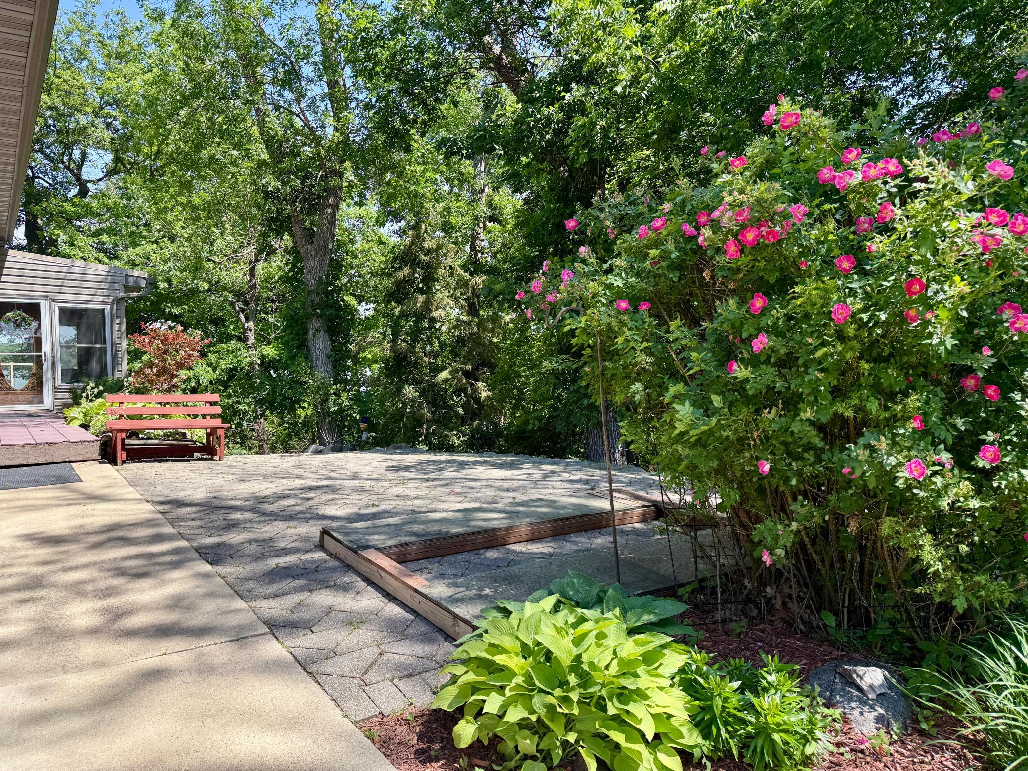1907 S Shore Drive Property Photo 2