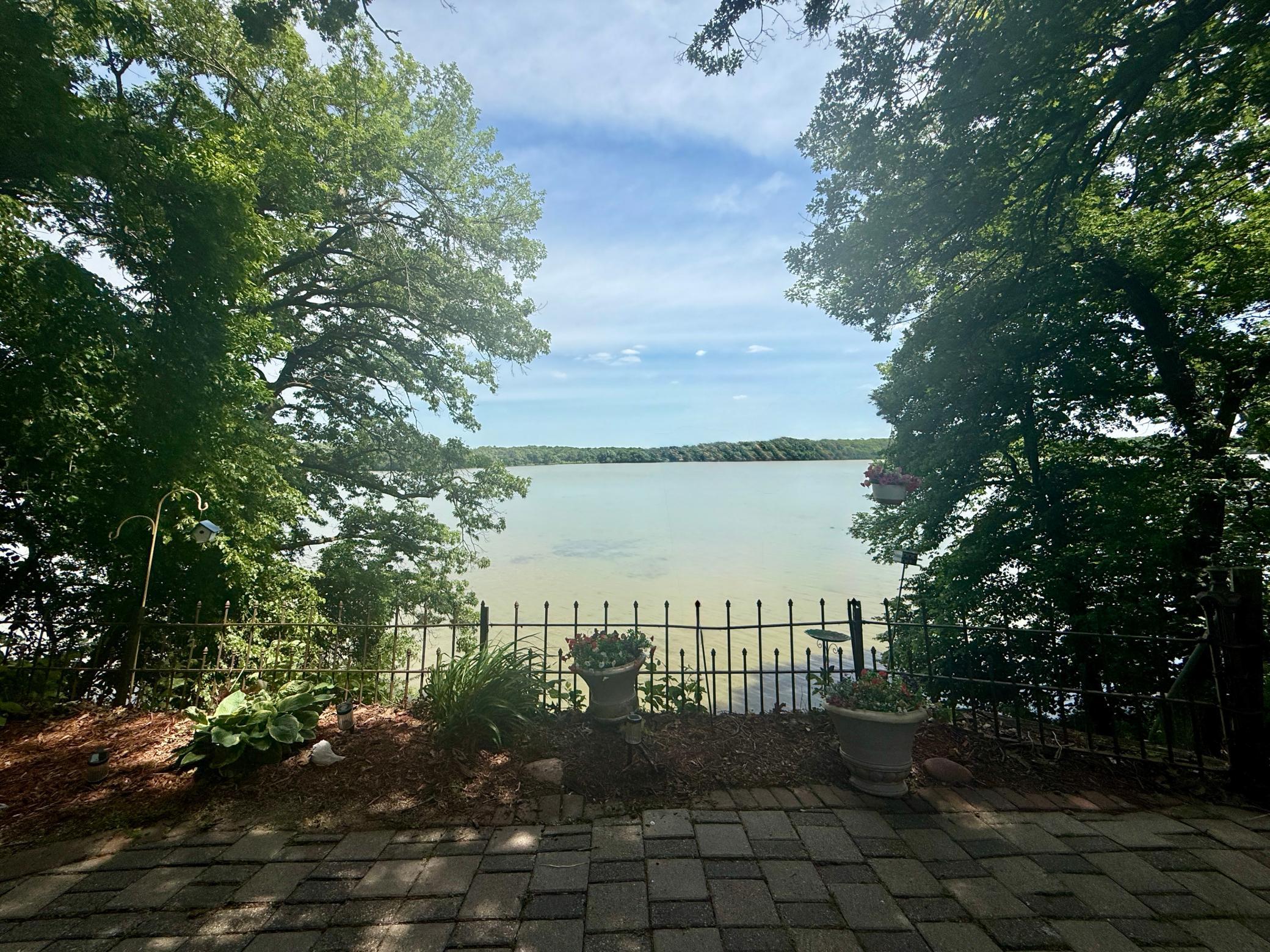 1907 S Shore Drive Property Photo 3