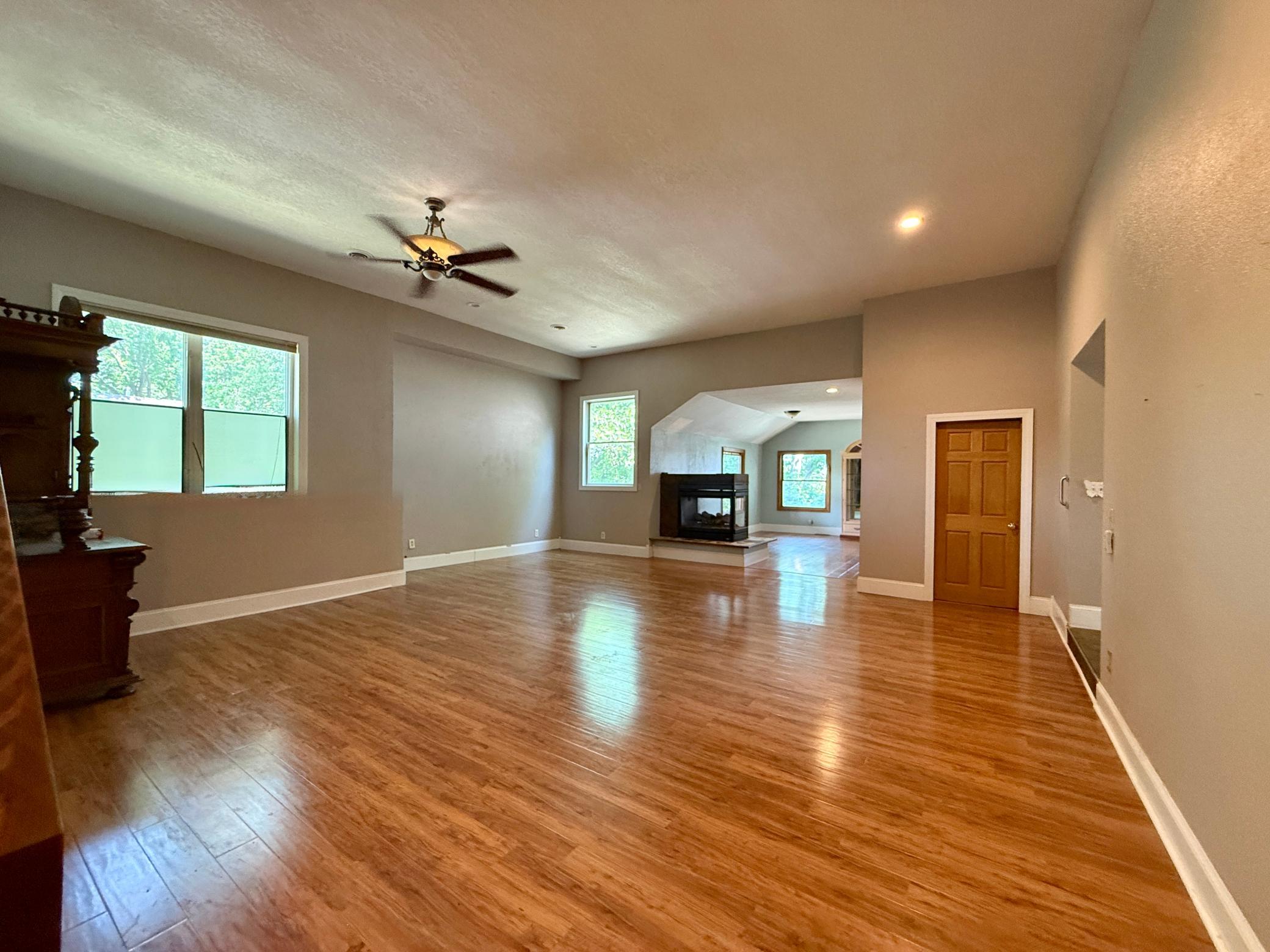1907 S Shore Drive Property Photo 5