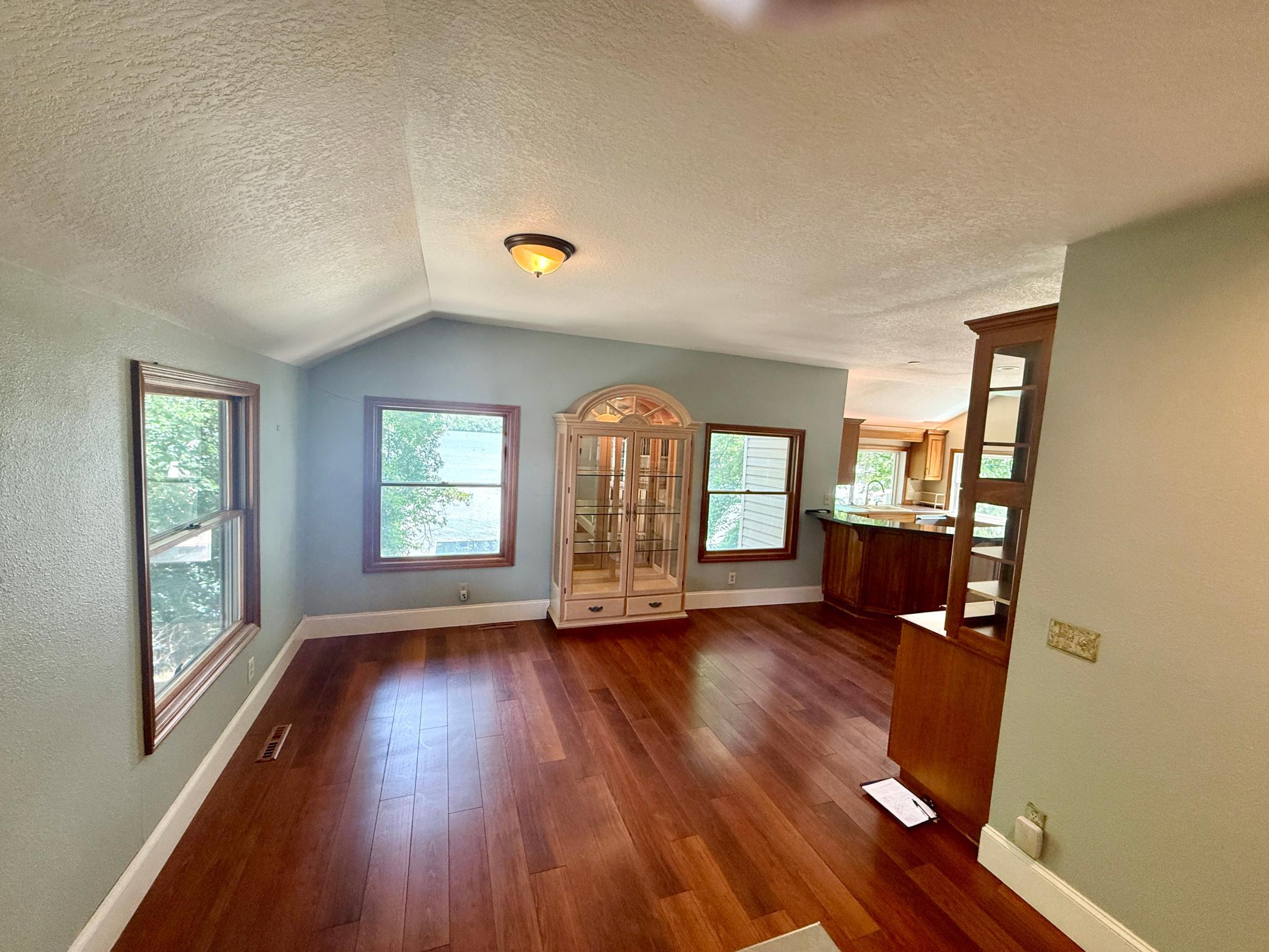 1907 S Shore Drive Property Photo 9