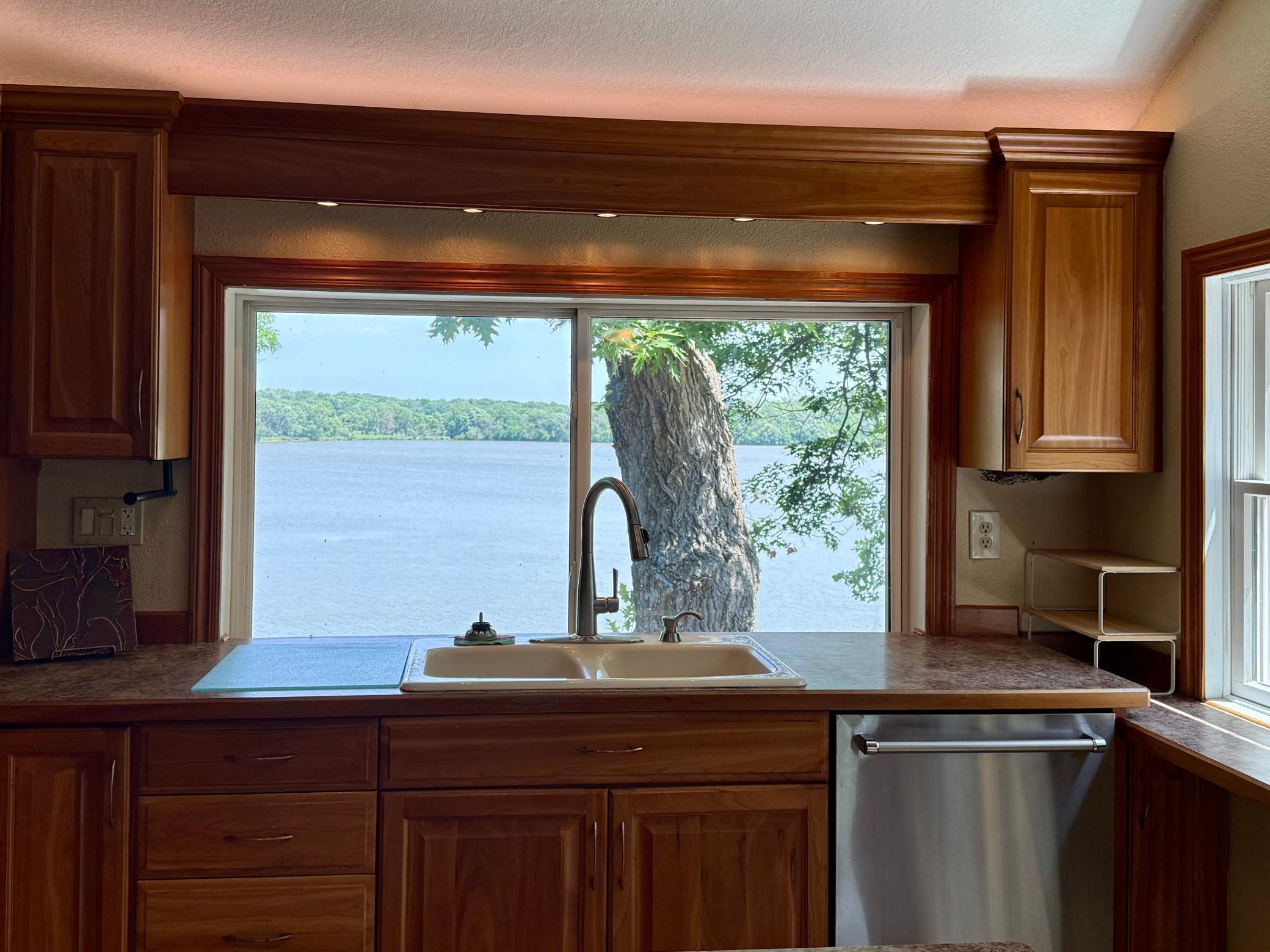 1907 S Shore Drive Property Photo 11