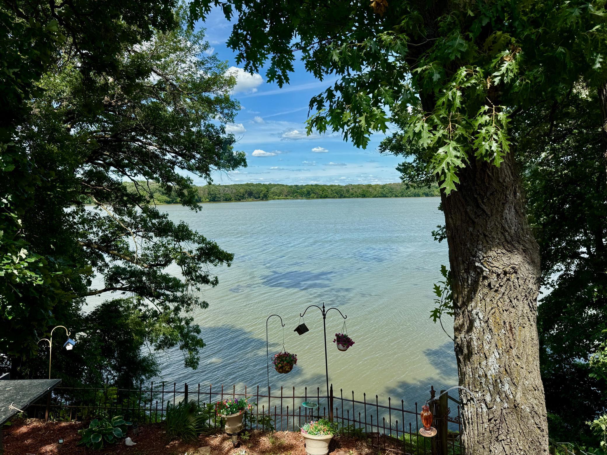 1907 S Shore Drive Property Photo 24