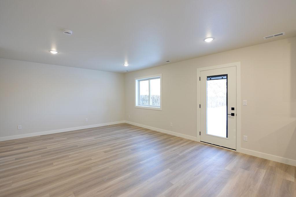 323 3rd Street Property Photo 8