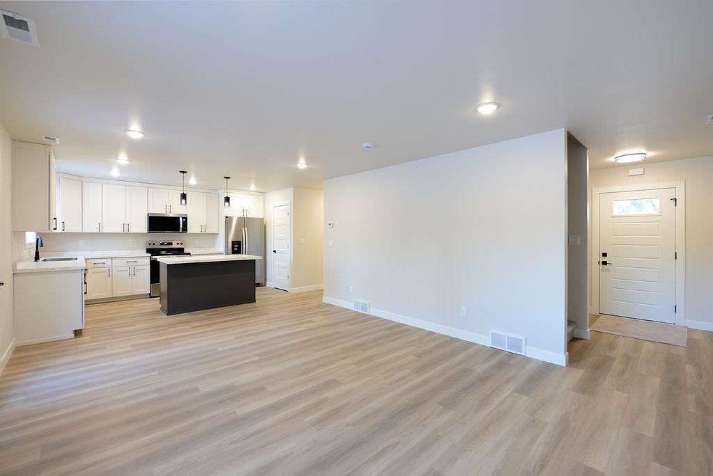 323 3rd Street Property Photo 10