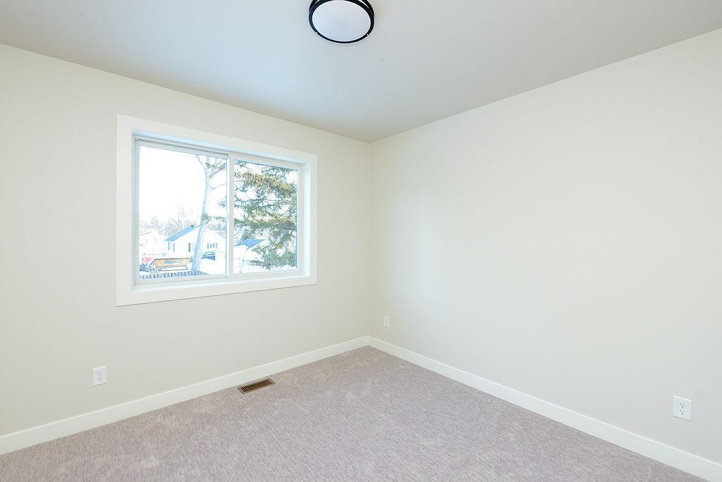 323 3rd Street Property Photo 28